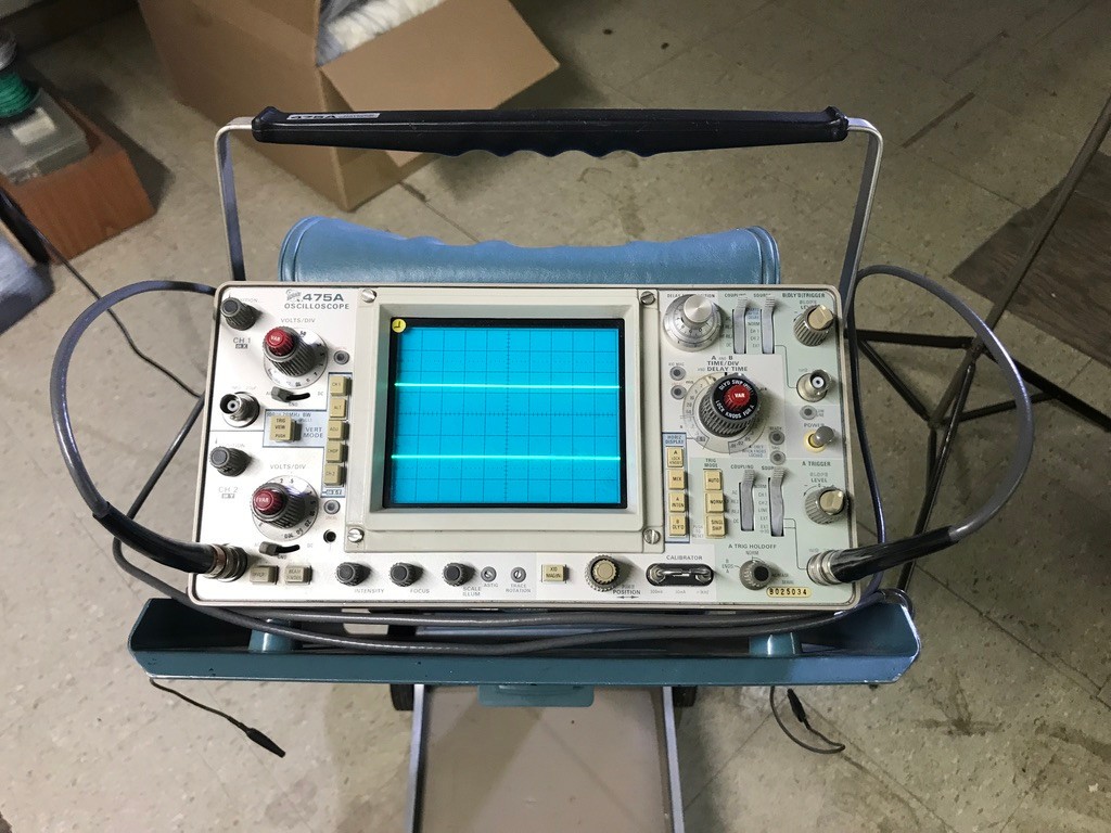 TEKTRONIX. 475A OSCILLOSCOPE WITH OPTIONS SERVICE INSTRUCTION MANUAL With Probes