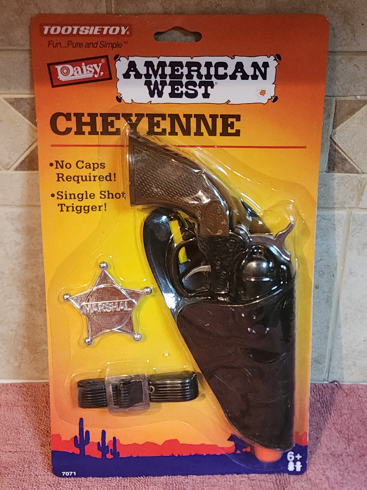 Tootsietoy #7071 American West Cheyenne Pistol Set New in Package (1999)