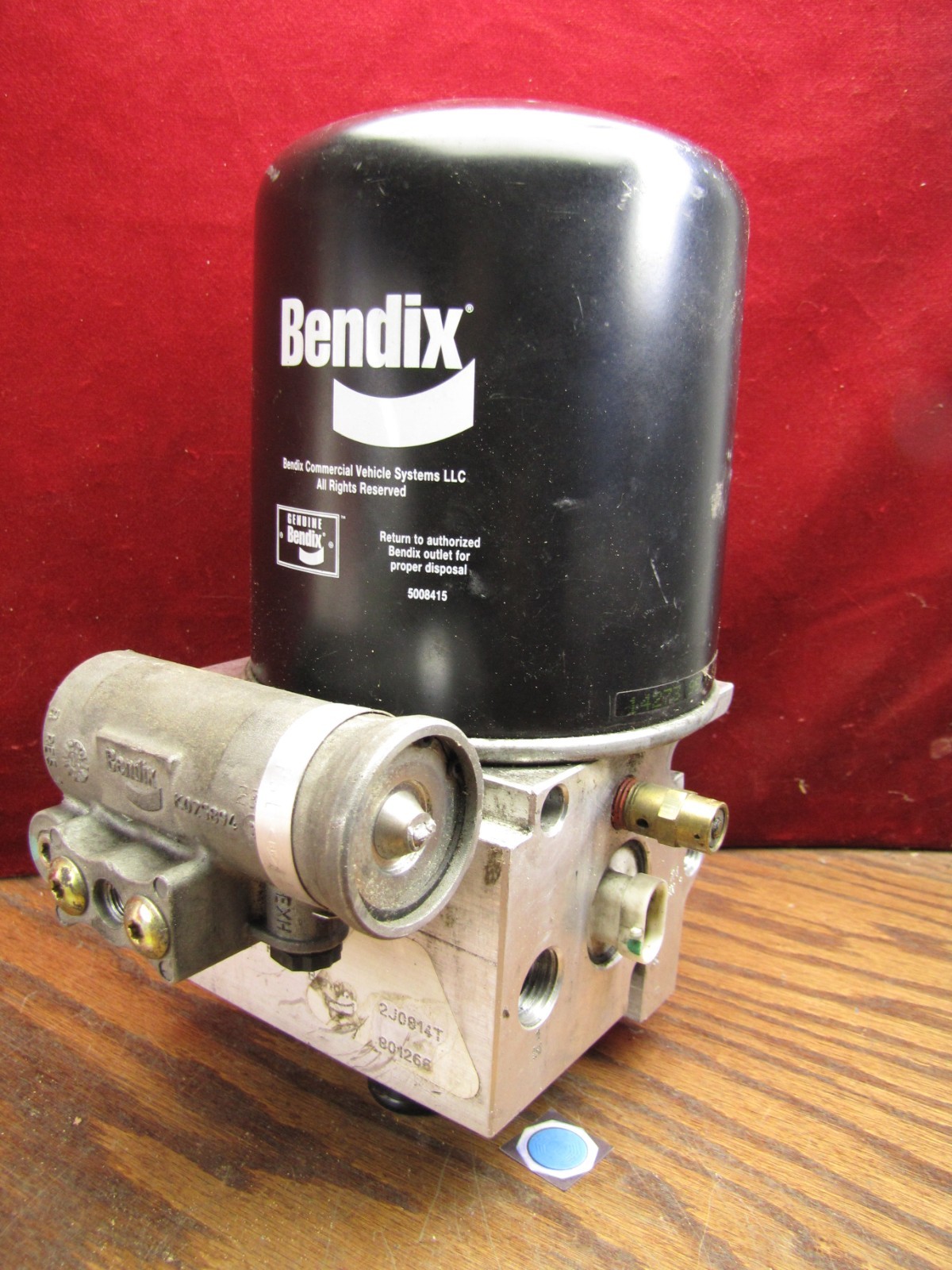 Bendix AD-IS Air Dryer Assembly - 1427395 7 5676BH - Truck Air Brake System