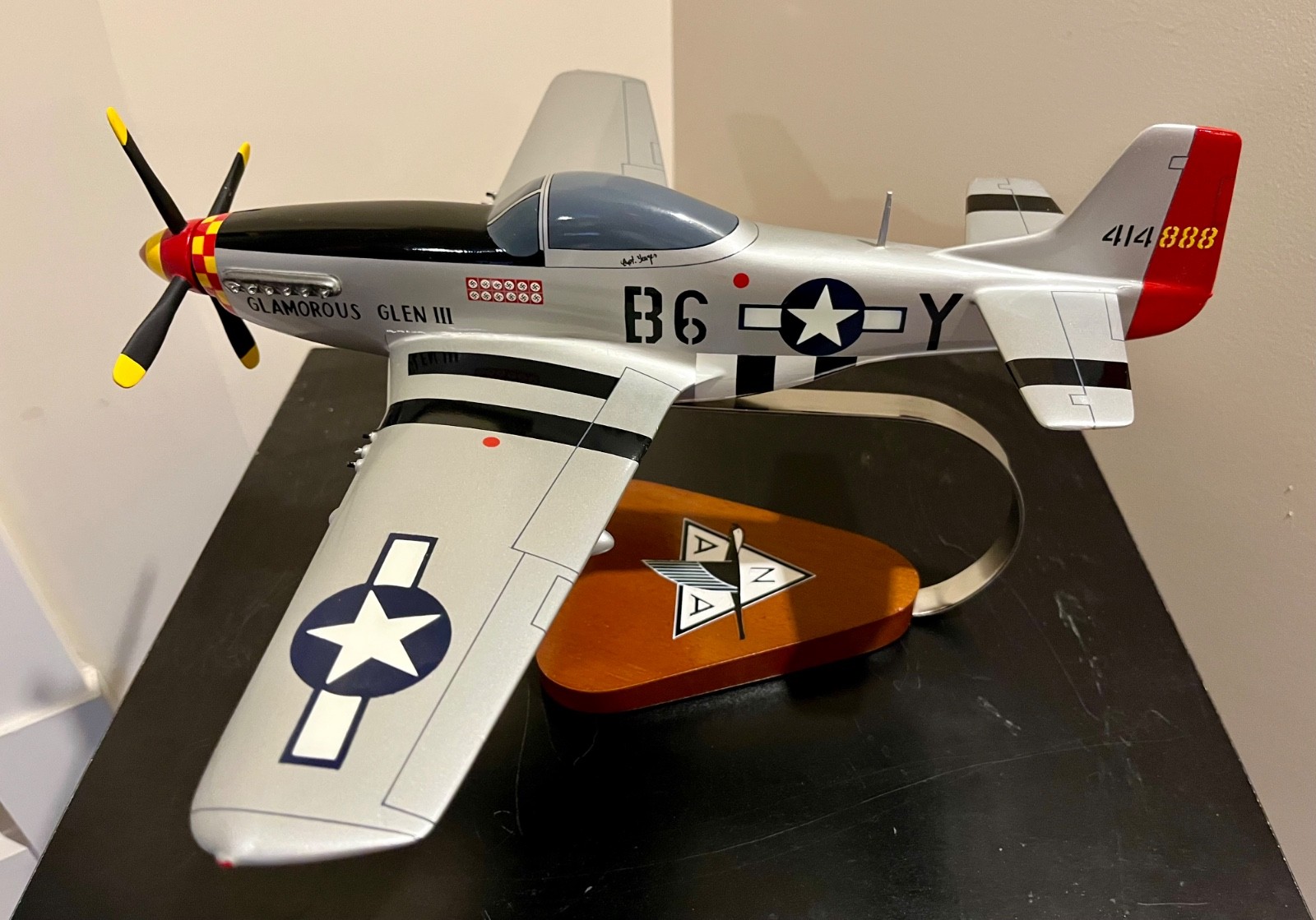 G51 MUSTANG GLAMOROUS GLENN 15" X 18" - PACIFIC AIRCRAFT - MAHOGANY WOOD MODEL