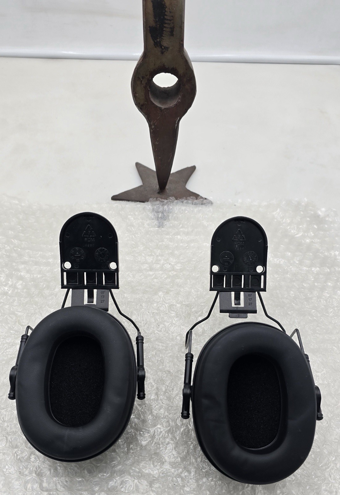 PYRAMEX CMFB6010 Safety Black Cap Mounted Ear Muff NRR-23dB Full Brim Hat NEW