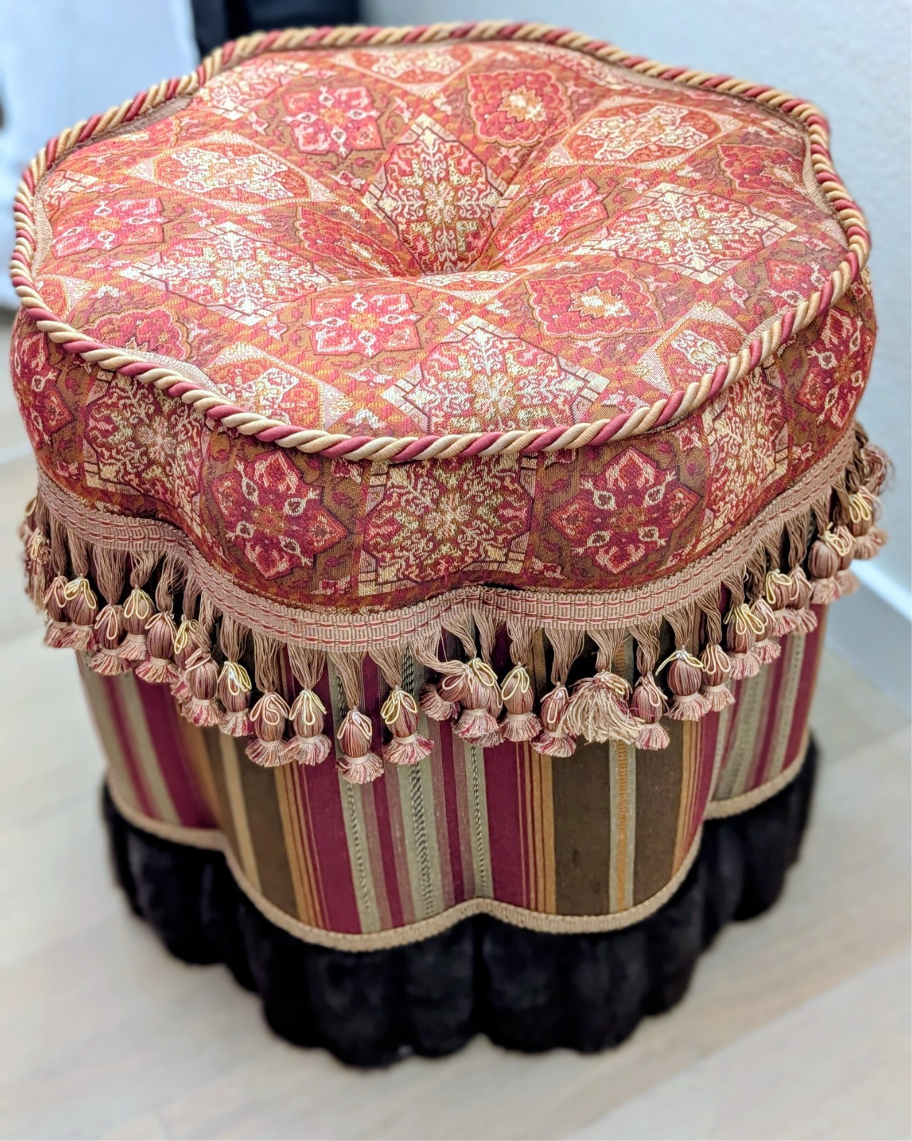 Moroccan-Style Hexagon Ottoman – Excellent Condition