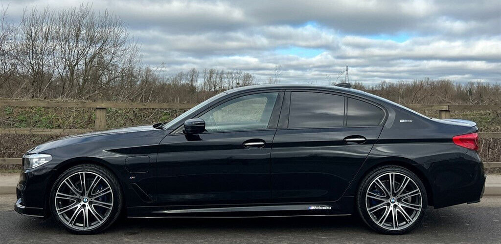 BMW G30 G31 5 SERIES GLOSS BLACK FRONT LIP DIFFUSER SPOILER M PERFORMANCE KIT