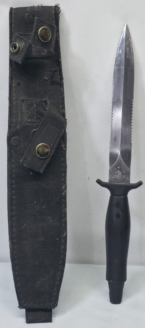 US Gerber Fighting Knife Dagger w/ Sheath