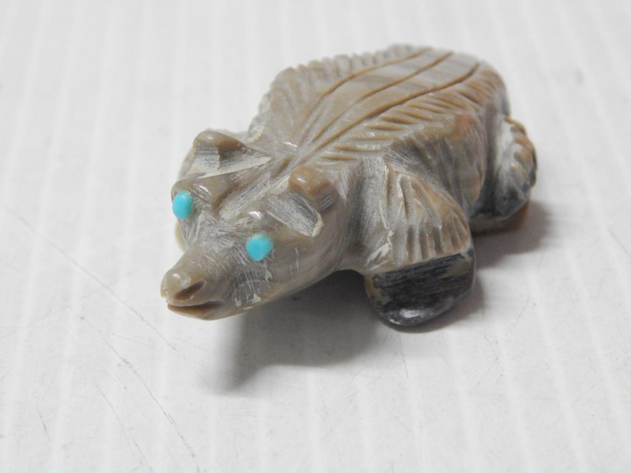 X FINELY CARVED VINTAGE ZUNI INDIAN STONE OTTER / BEAVER FETISH TURQUOISE  EYES