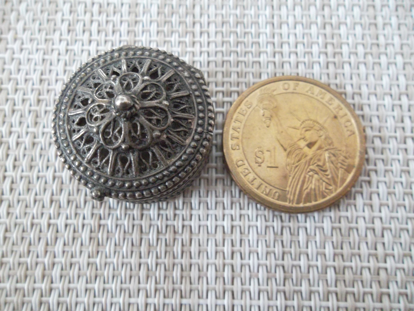 Snuff Box Pill Box Round Antique Filigree Sterling Silver Victorian 14.7 gr