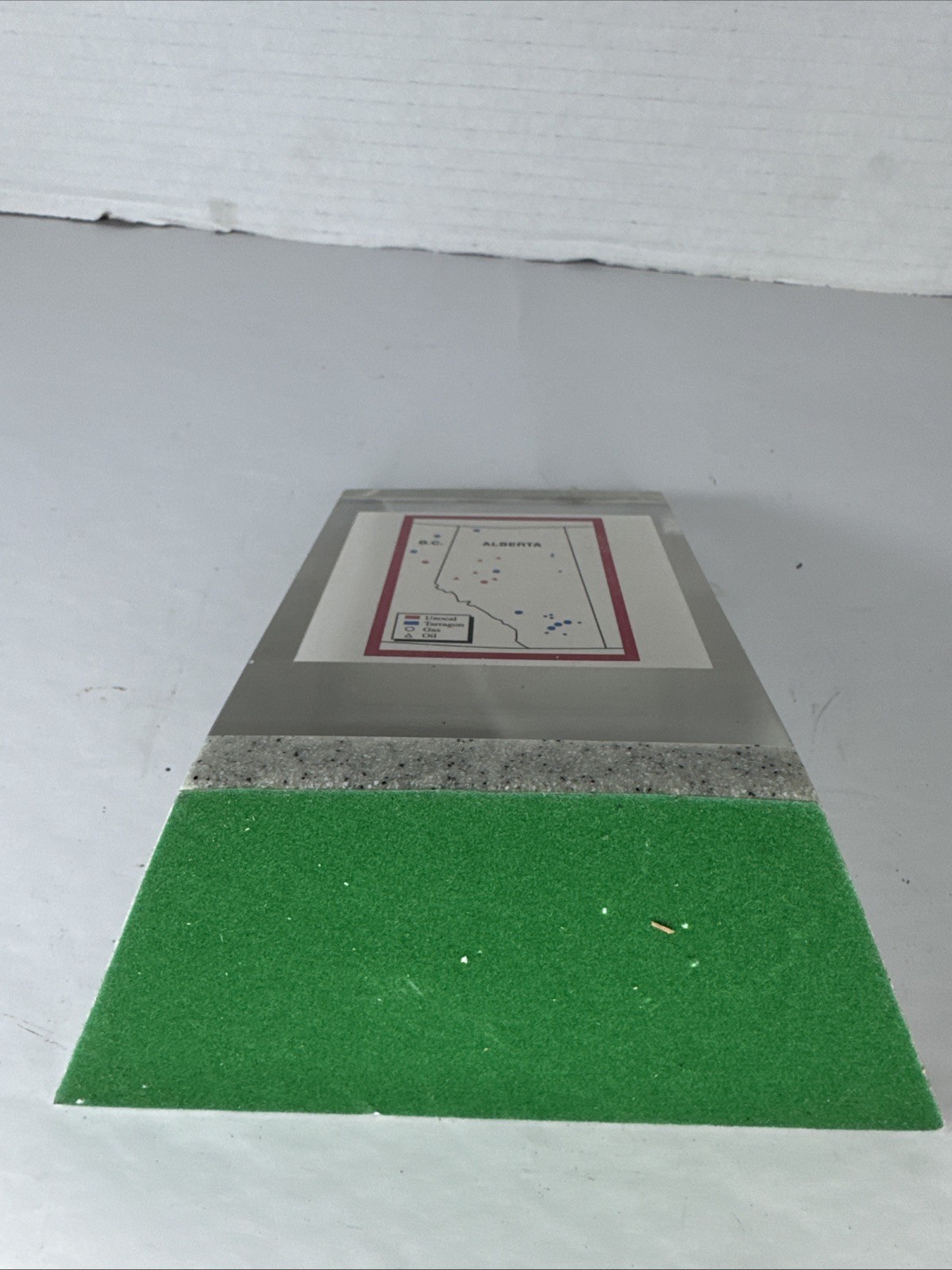 Acrylic Lucite Union 76 Oil Unocal Canada Ltd April 1998 Tarragon Oil & Gas