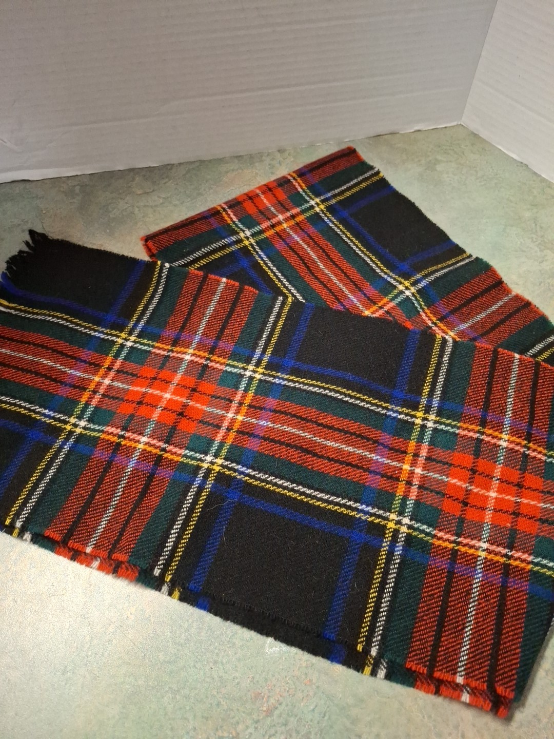 THE WOOLEN MILL OF PRINCES ST EDINBURGH LAMBSWOOL PLAD SCARF SCOTLAND