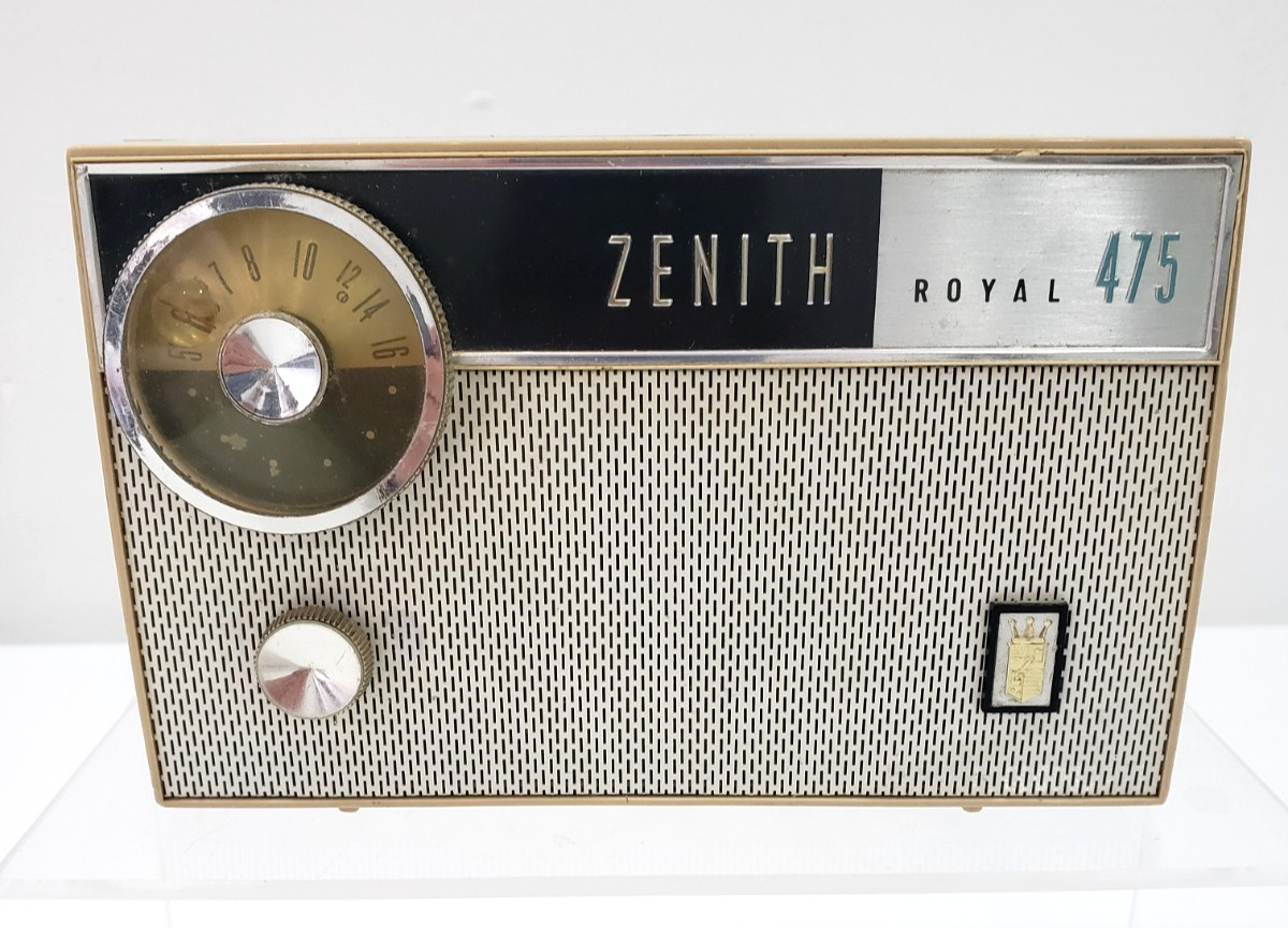 VINTAGE ZENITH ROYAL R475L (475) TRANSISTOR RADIO 1962 WORKS WITH FLAWS