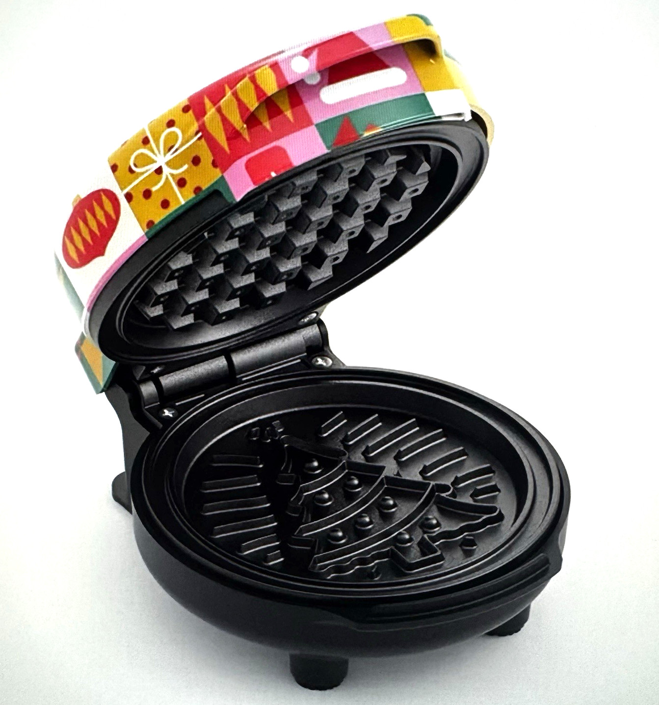 Bella Christmas Tree Mini Waffle Maker 350W Compact Holiday Limited Edition New
