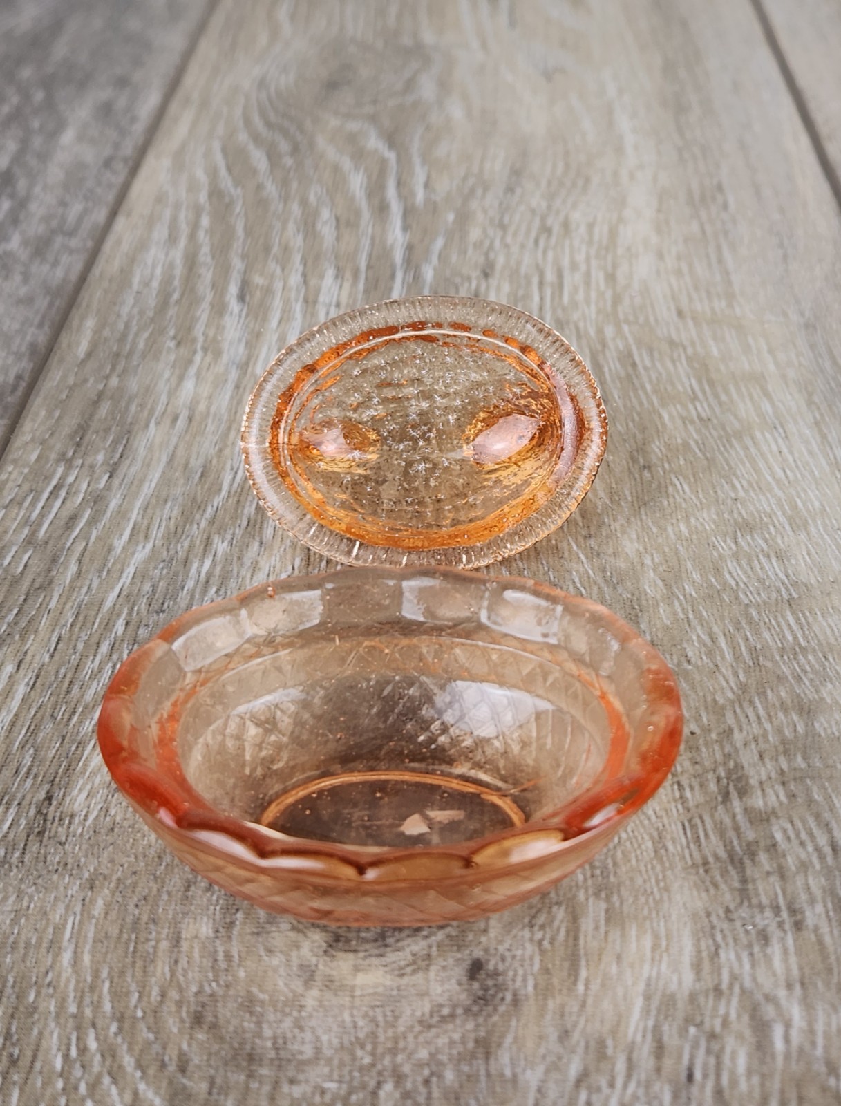 Peach Glass Mini Hen on Nest Covered Salt Cellar 2.5"