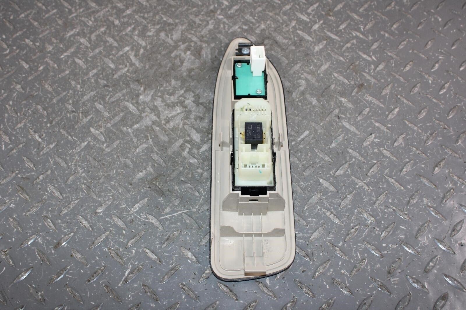 03-07 LX470 *WORN* Woodgrain Front Passenger Right Door Power Window Lock Switch