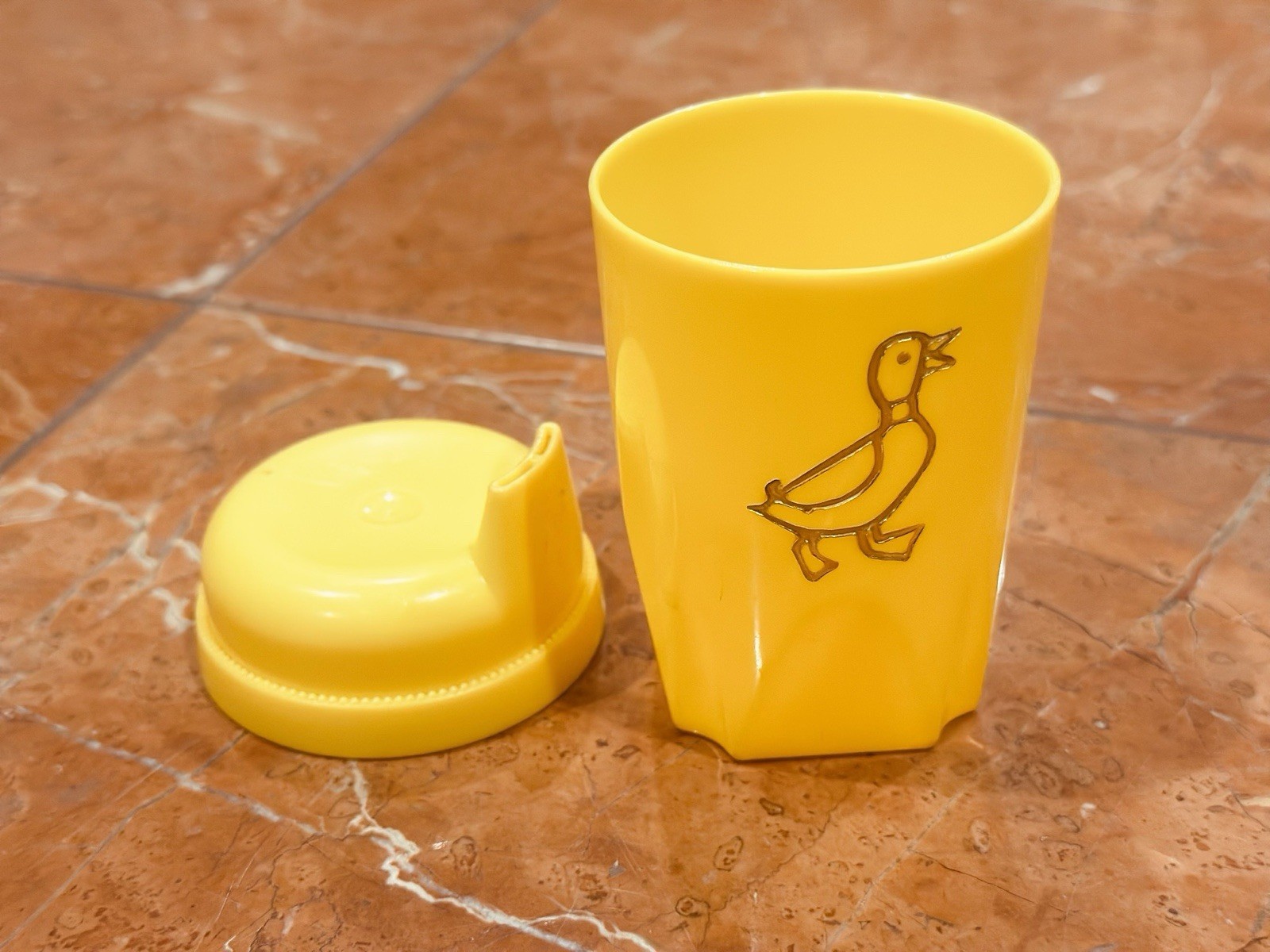 VINTAGE 1960S MCM YELLOW GOLD DUCK TODDLER CHILD SIPPY CUP W/ LID DARLING VGUC Y