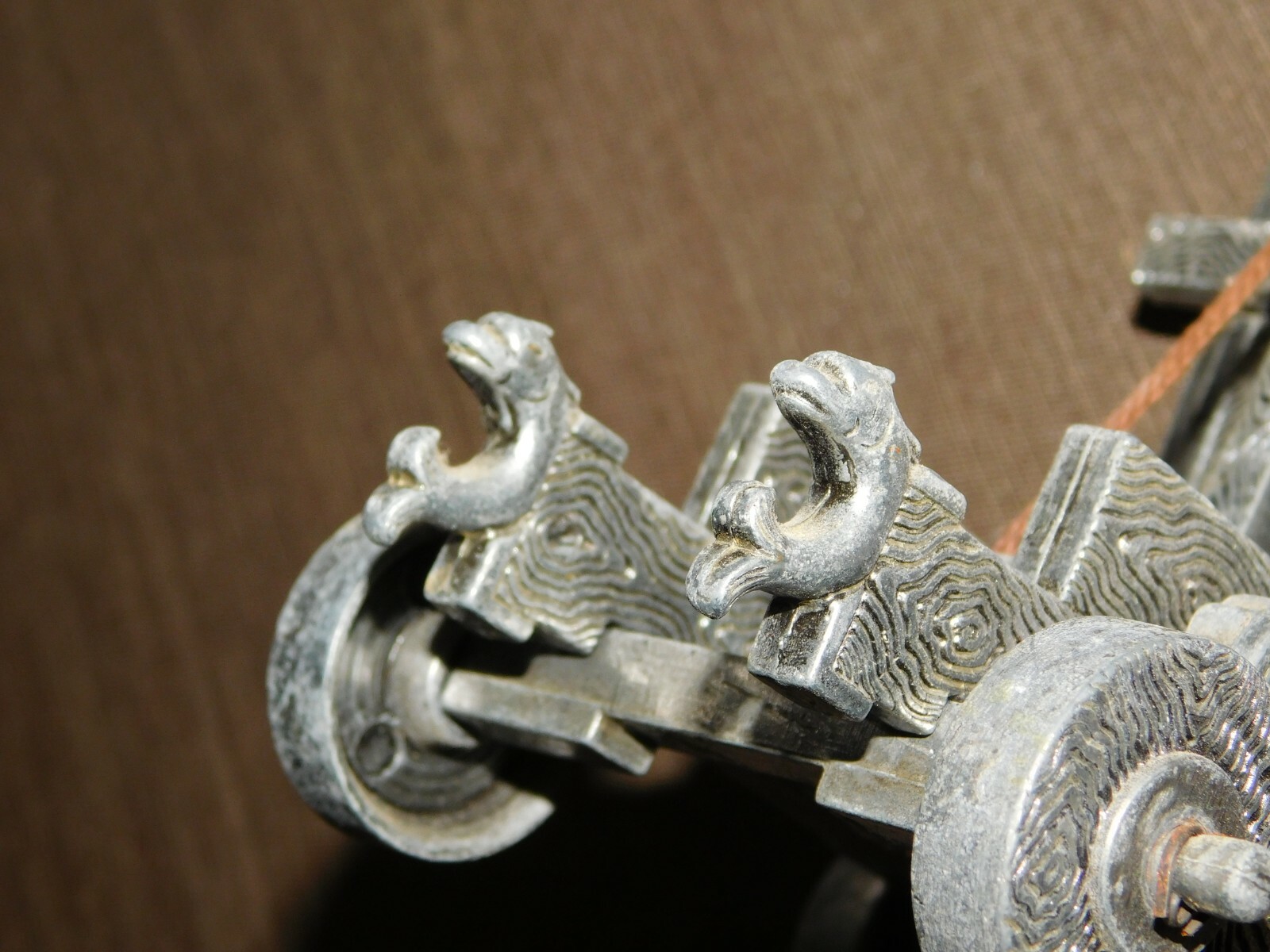 VINTAGE TOY 5" X 4" X 5 1/2" HIGH METAL CATAPULT