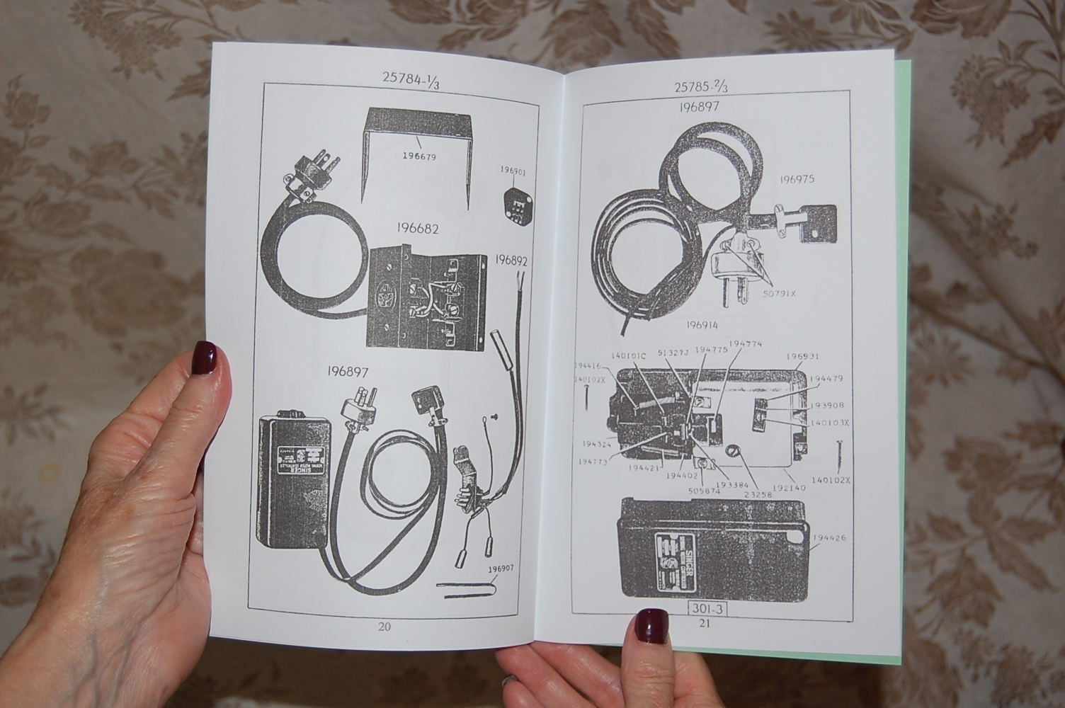 Illustrated Parts Manual to Service and Adjust Singer 301 & 301A Sewing Machines
