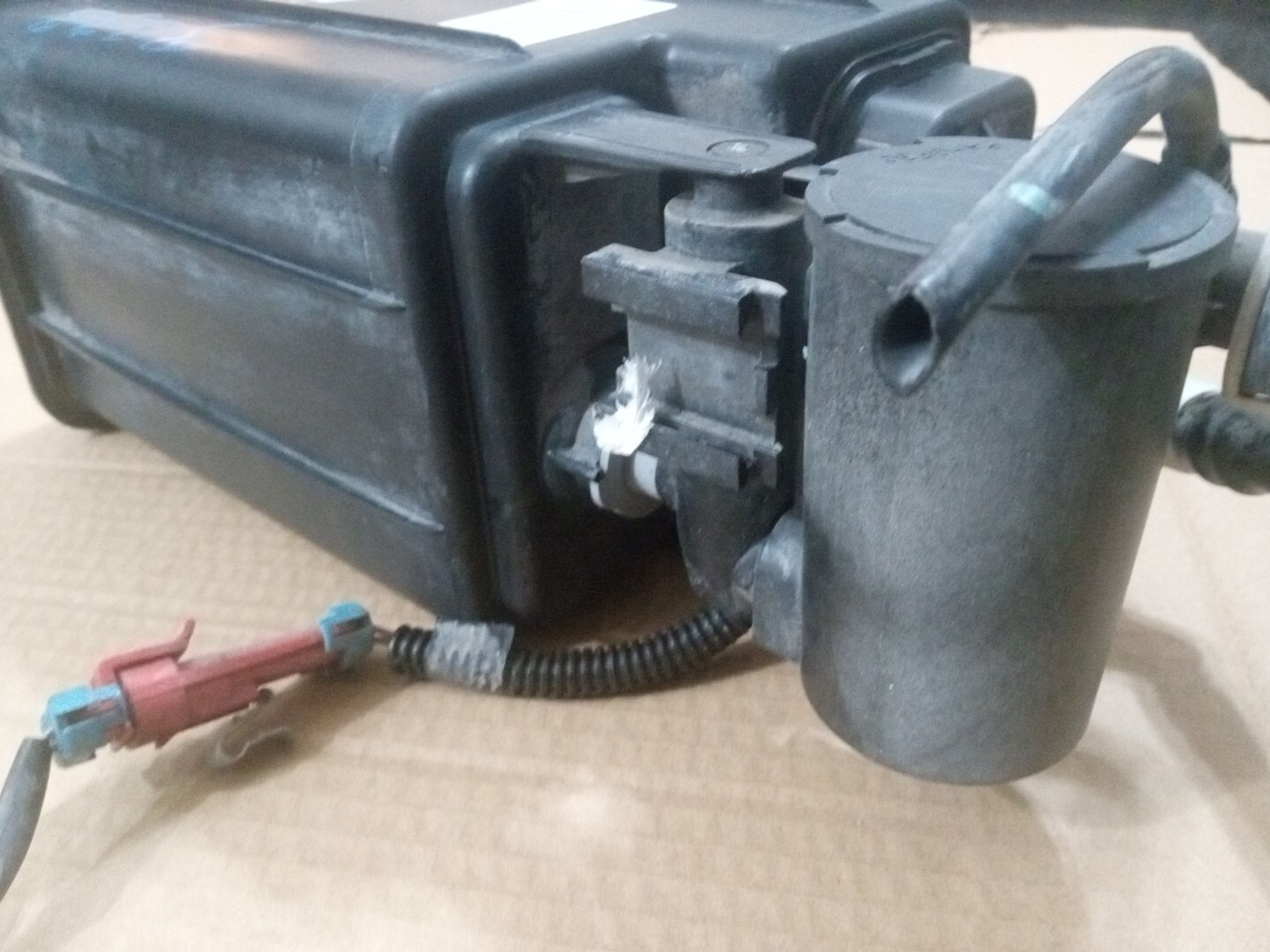 2010-2012 HYUNDAI SANTA FE, 2011-13 KIA SERENTO FUEL VAPOR EMISSIONS 31410-1U000