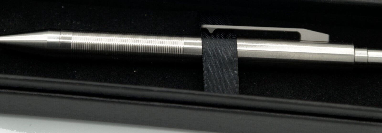 “TC4 Titanium Alloy Silver Ballpoint Pen – Premium Collectible Gift + 2 Refills