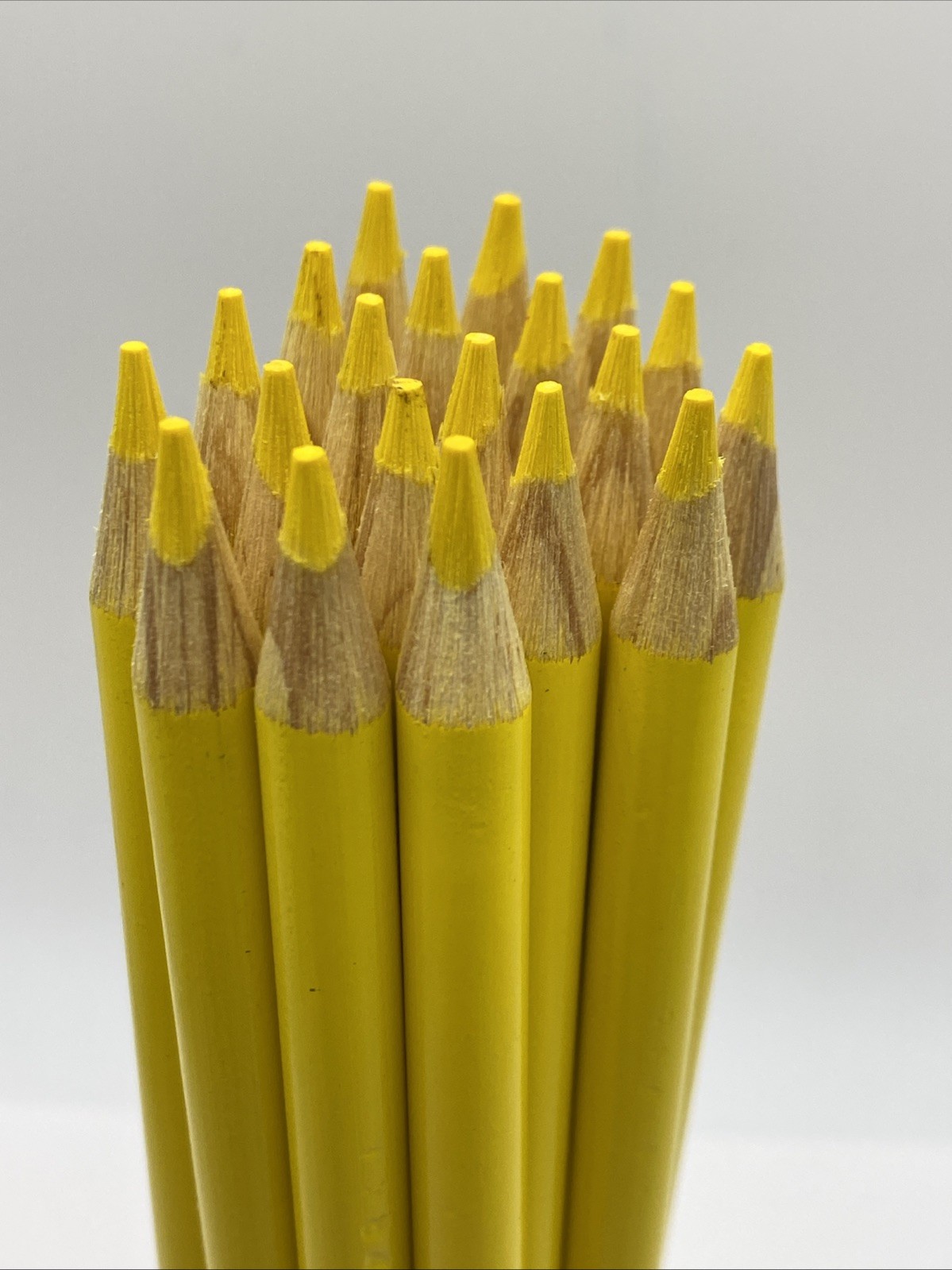 (20) Crayola Colored Pencils  (yellow) BULK