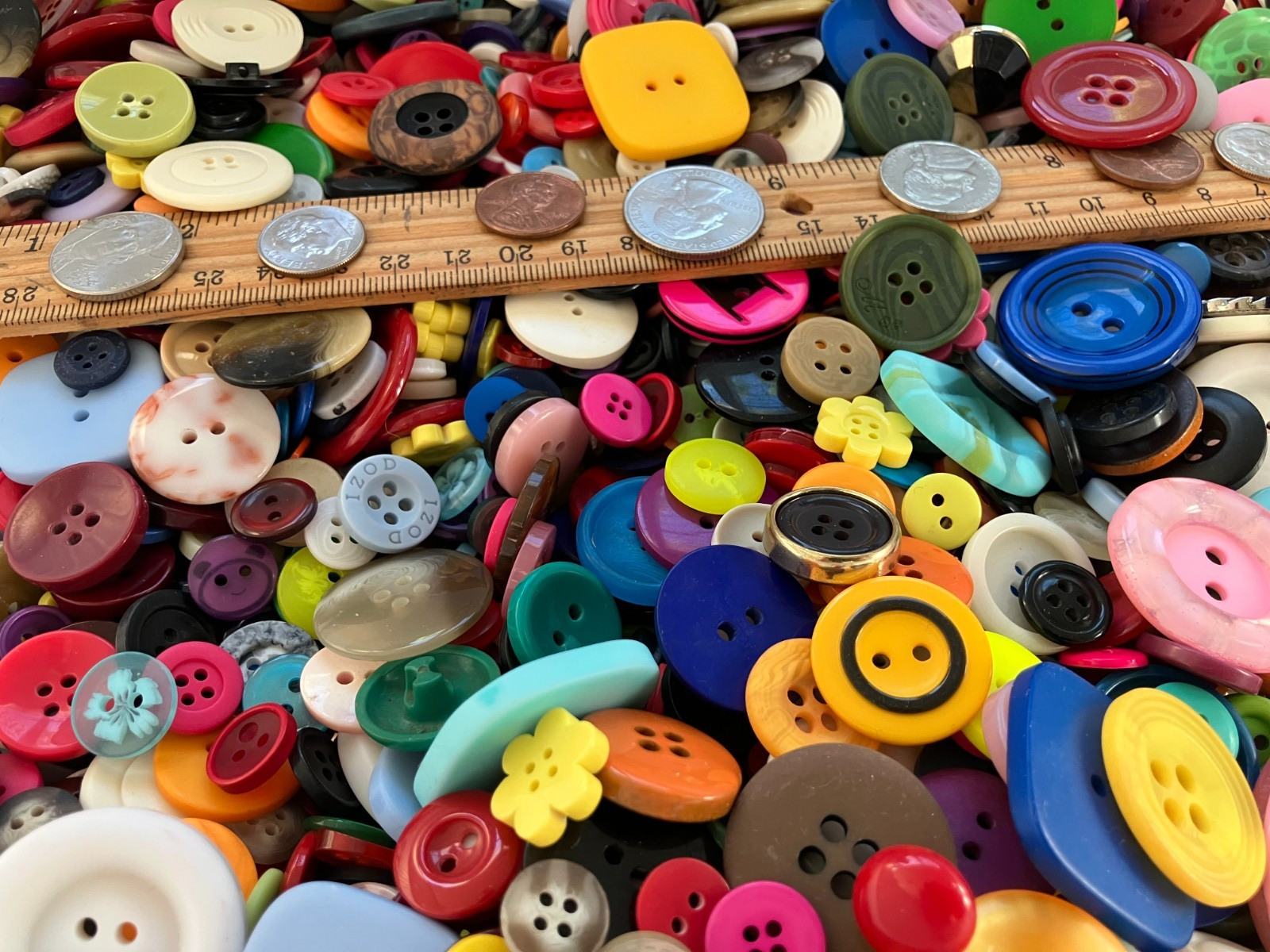 100 New Buttons assorted mixed color and sizes bulk Mixed Button lot MX1