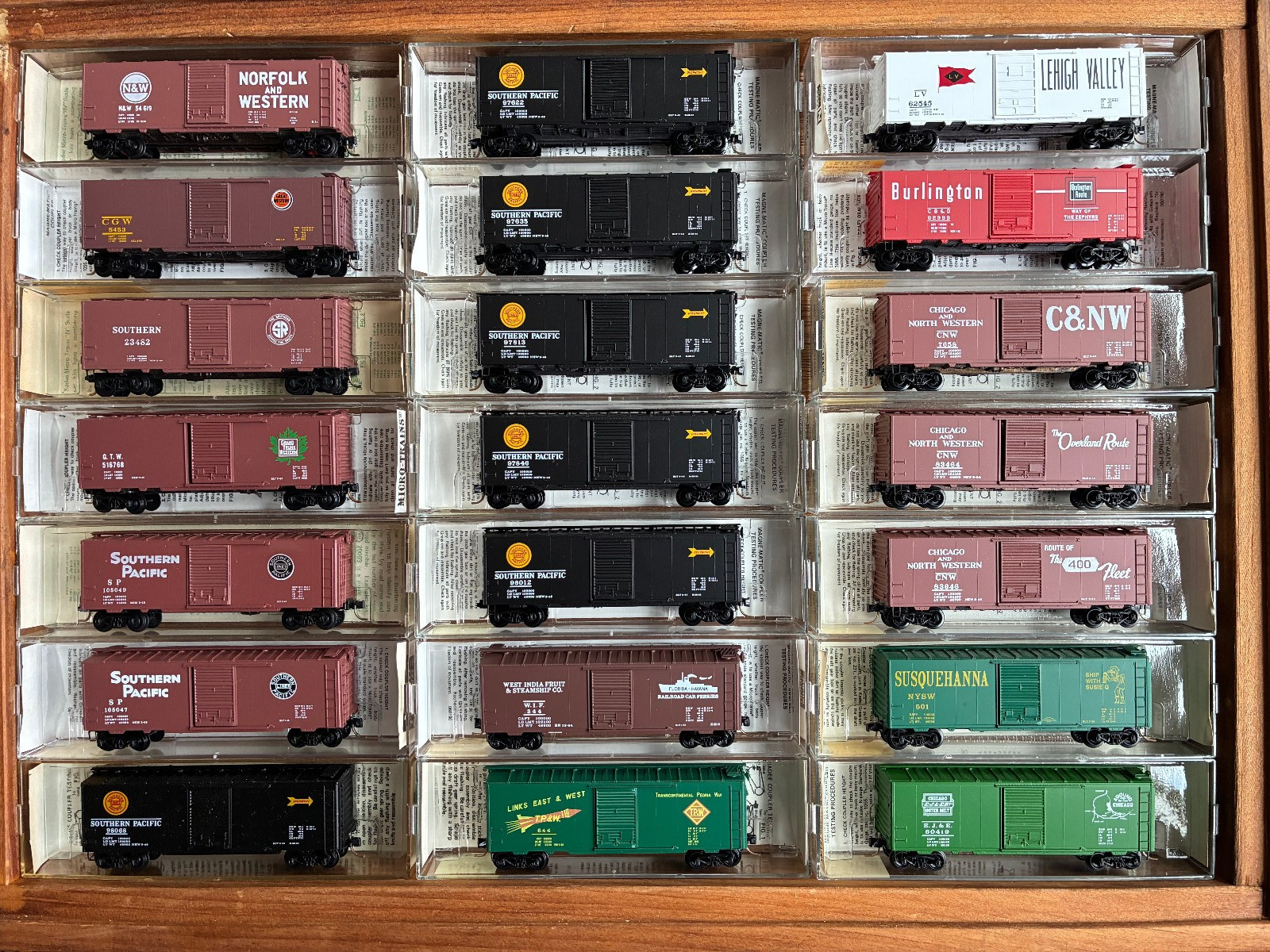 MICRO-TRAINS /MTL N-SCALE BOXCARS - VINTAGE SEE PICS/ LISTING FOR DETAILS