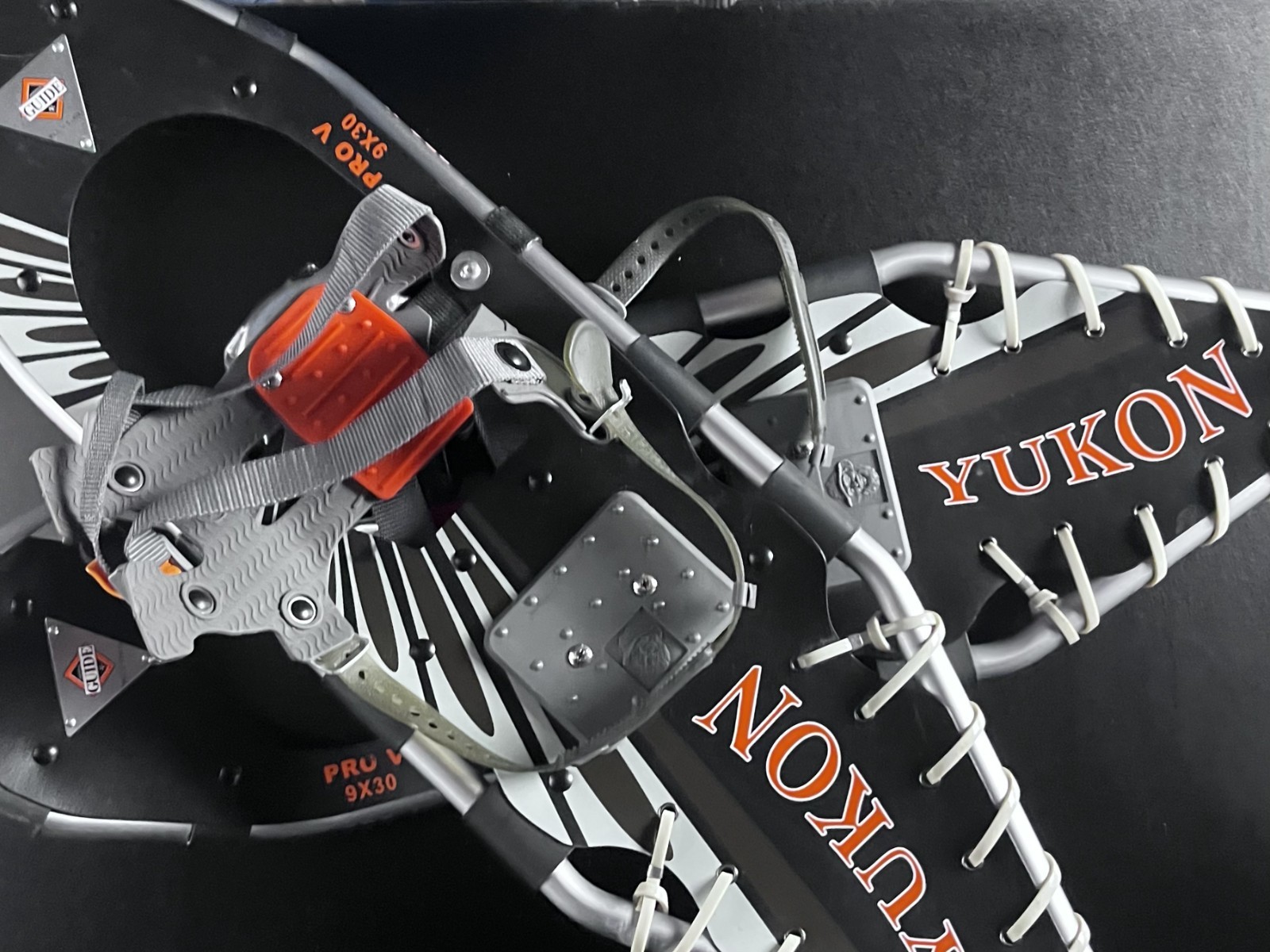 Yukon Charlie's Professional Guide Pro V Series Pair Snowshoes 9x30