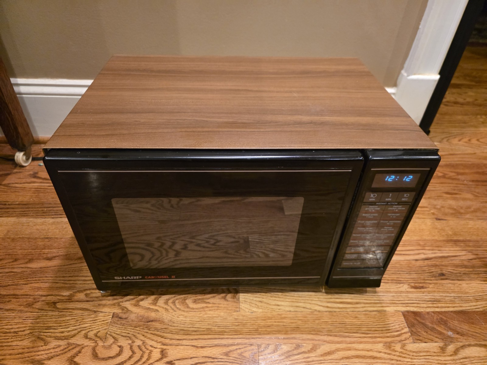 Vintage Sharp Carousel Microwave Oven Model R-4A70 1988 Faux Wood Grain CLEAN