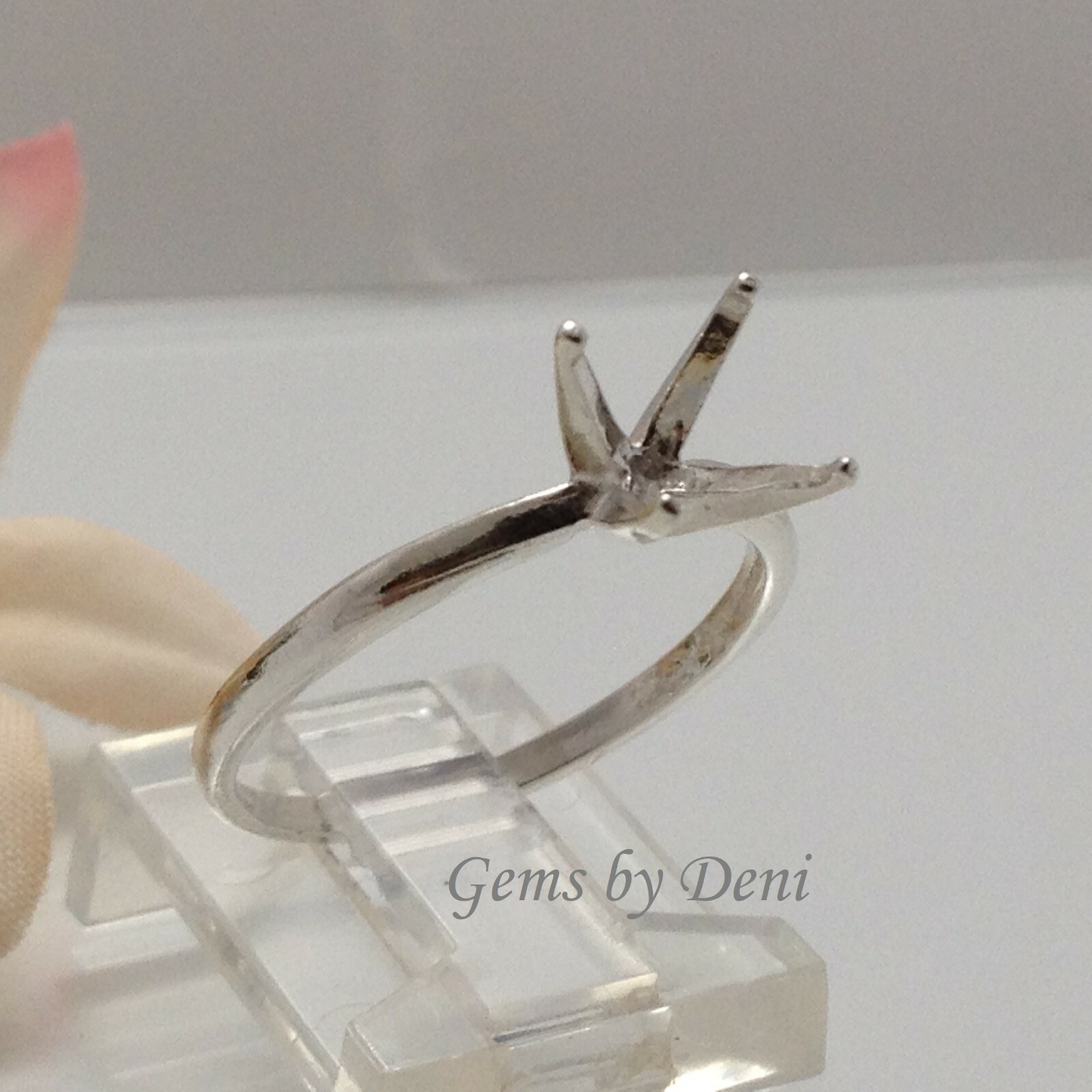 4, 5, 6, 7 or 8mm Round 4-Prong Deep Vee Sterling Silver Ring Setting (Size 4-8)