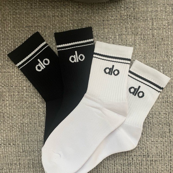 Alo yoga socks 2 pairs Size S