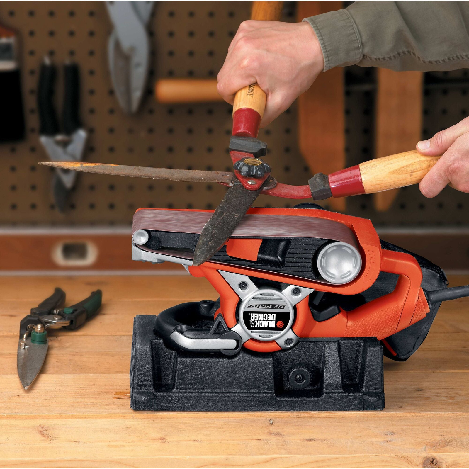 BLACK+DECKER 3 In. X 21 In. Dragster(TM) Belt Sander - DS321 1