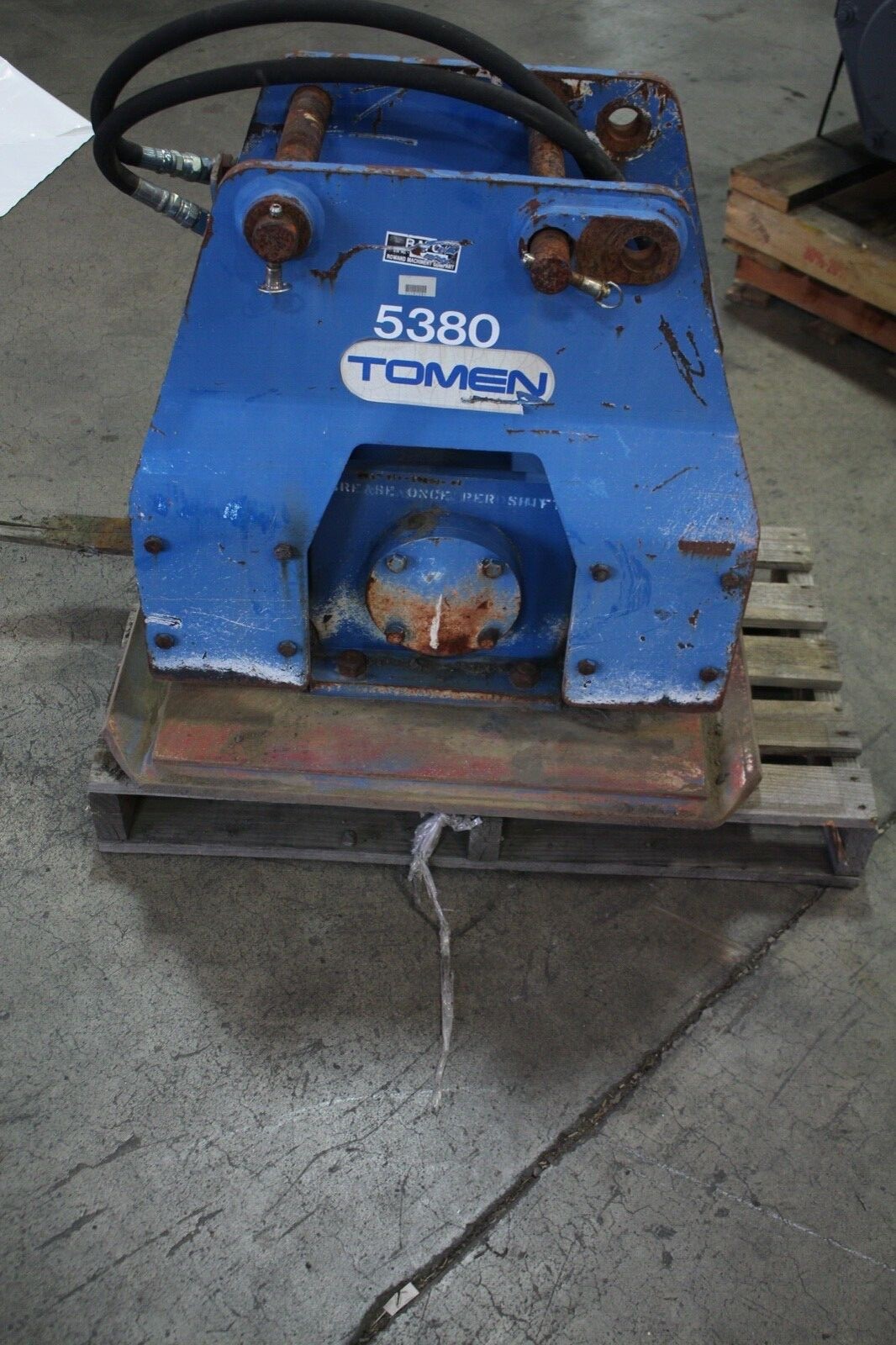 EXCAVATOR  hydraulic plate compactor TOMEN 5380