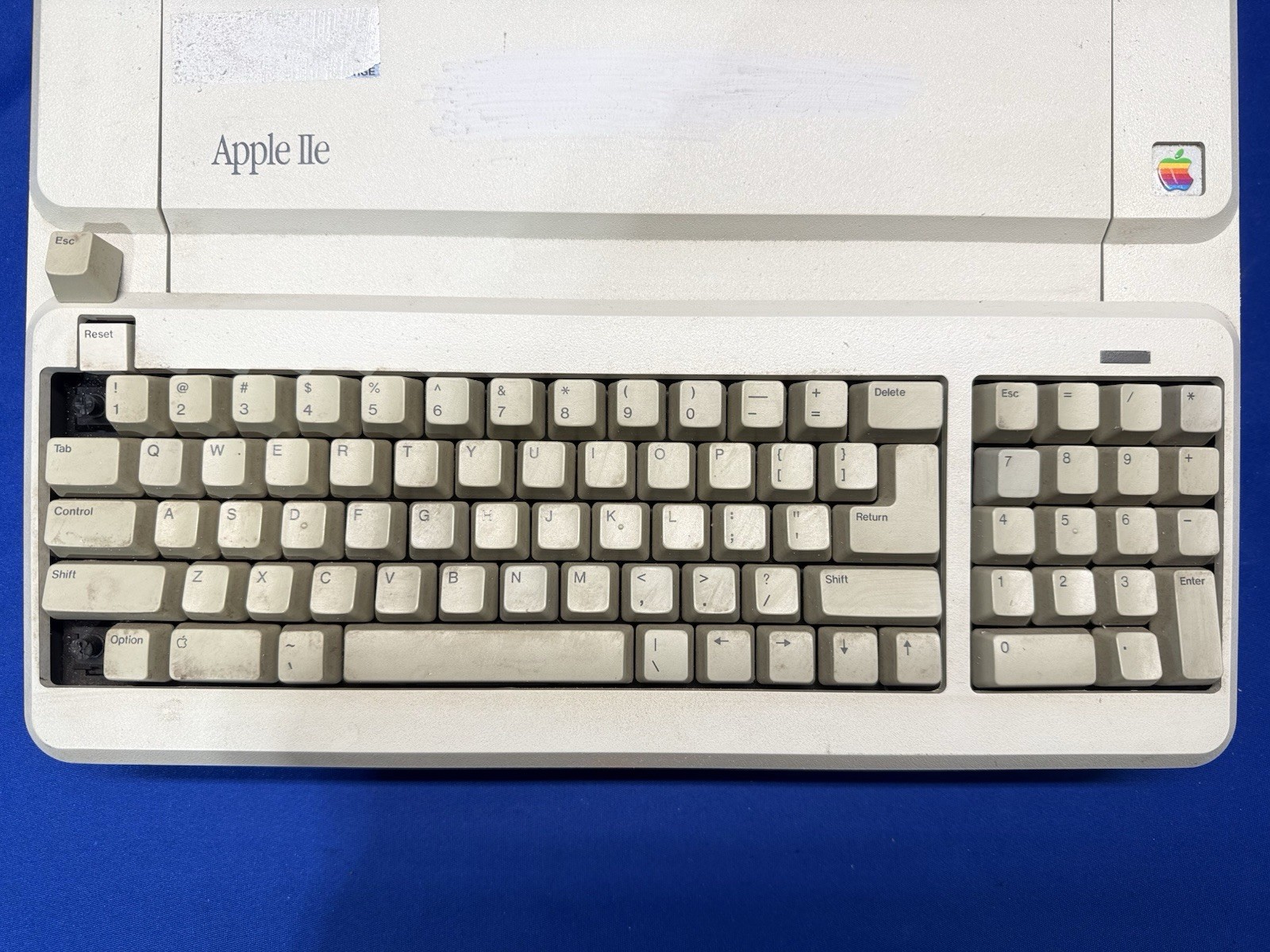 Apple IIe Vintage Computer A2S2128 80COL 64K RAM Expansion Powers On -No Monitor