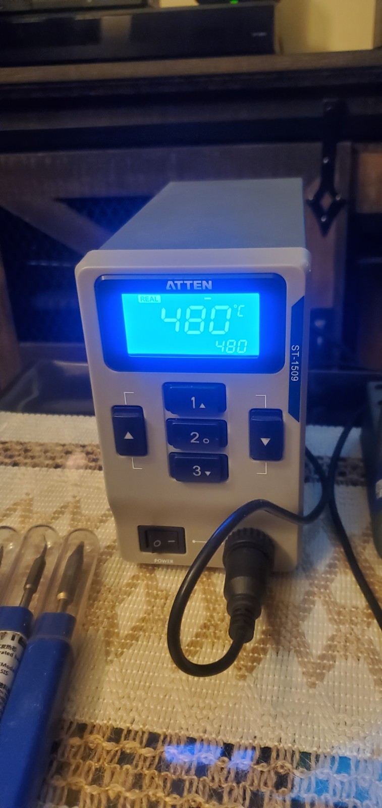 ATTEN ST-1509 Soldering station with 8 tweezer tips and 5 standard tips