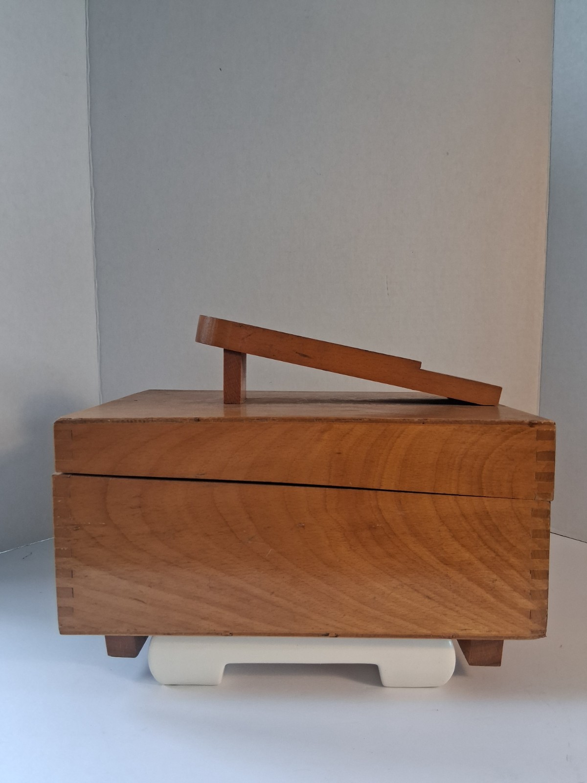 Vtg 1960's Shoe Shine Valet; Brush Kit Includ.; Dove Tail Wood Detail; EUC/Mint!