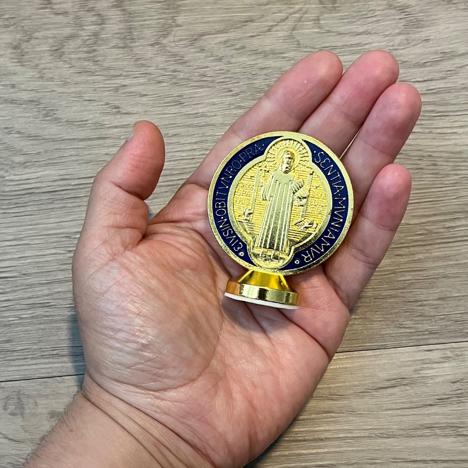 Catholic St Benedict Medal Table Top Desk Car Gold Tone Red Blue San Benito