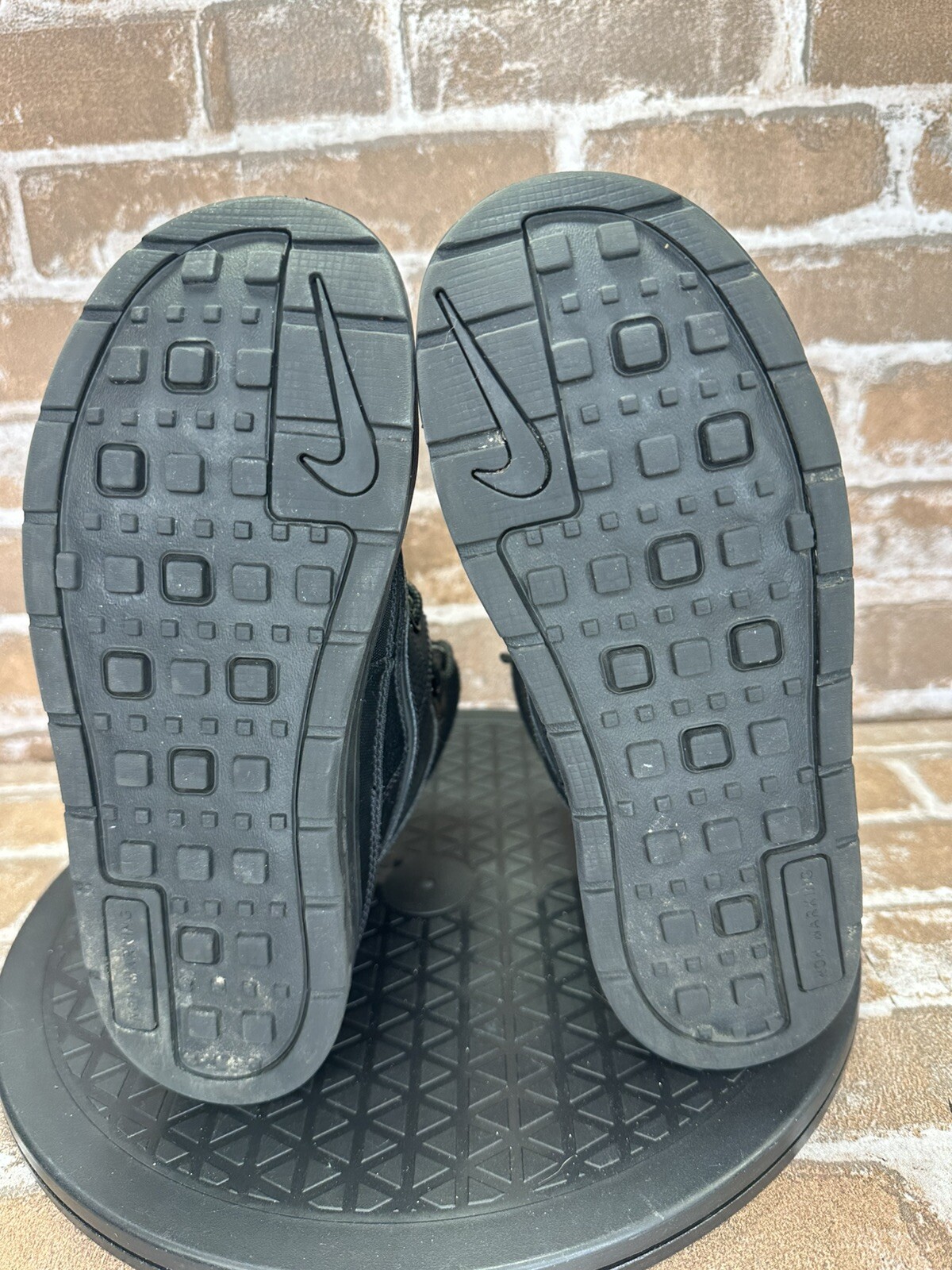 Nike Woodside 2 High AGG Black Athletic Boots 524873-004 Boys Youth Size 3Y