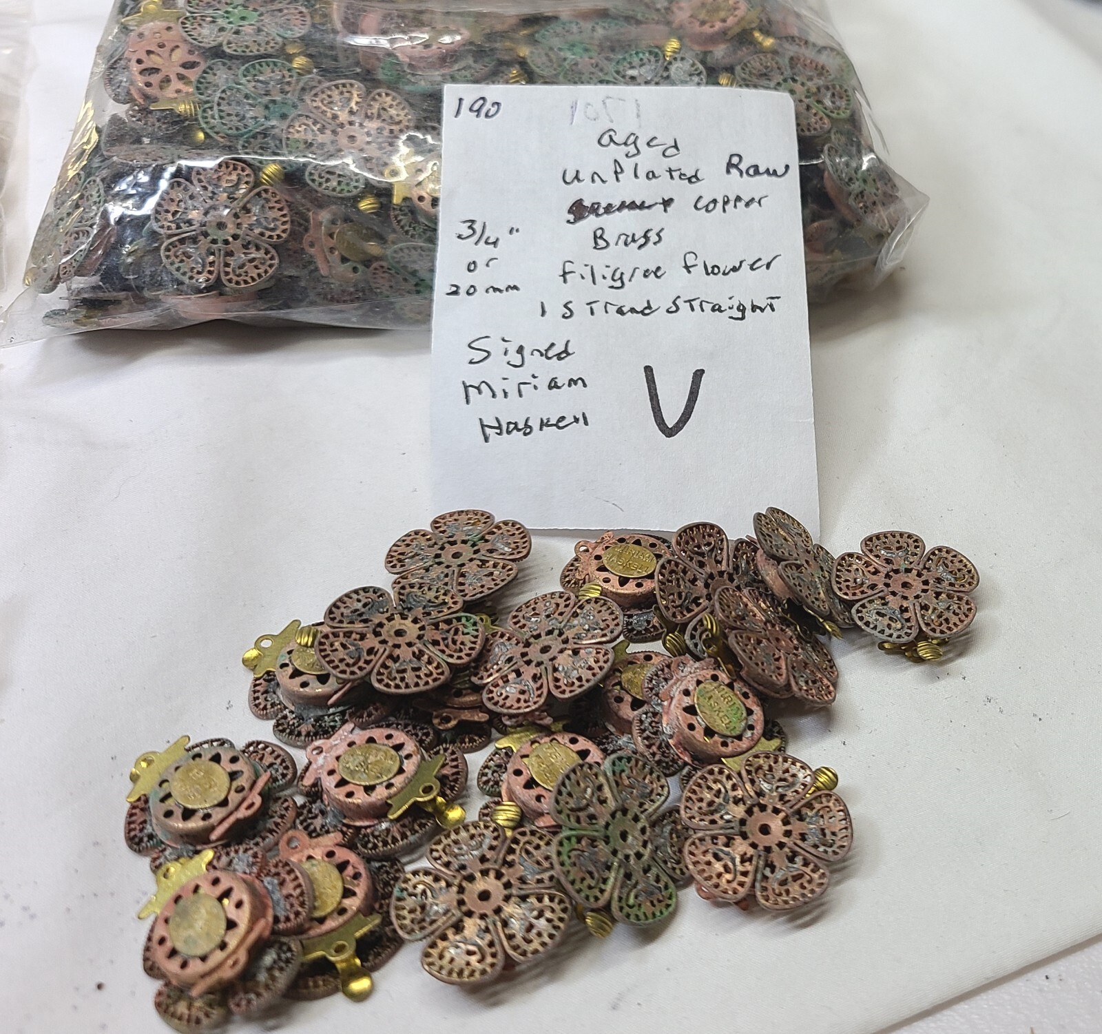 Lot 116 V BARGAIN Vtg 1 strand Signed Miriam Haskell Clasp Flower Unplated