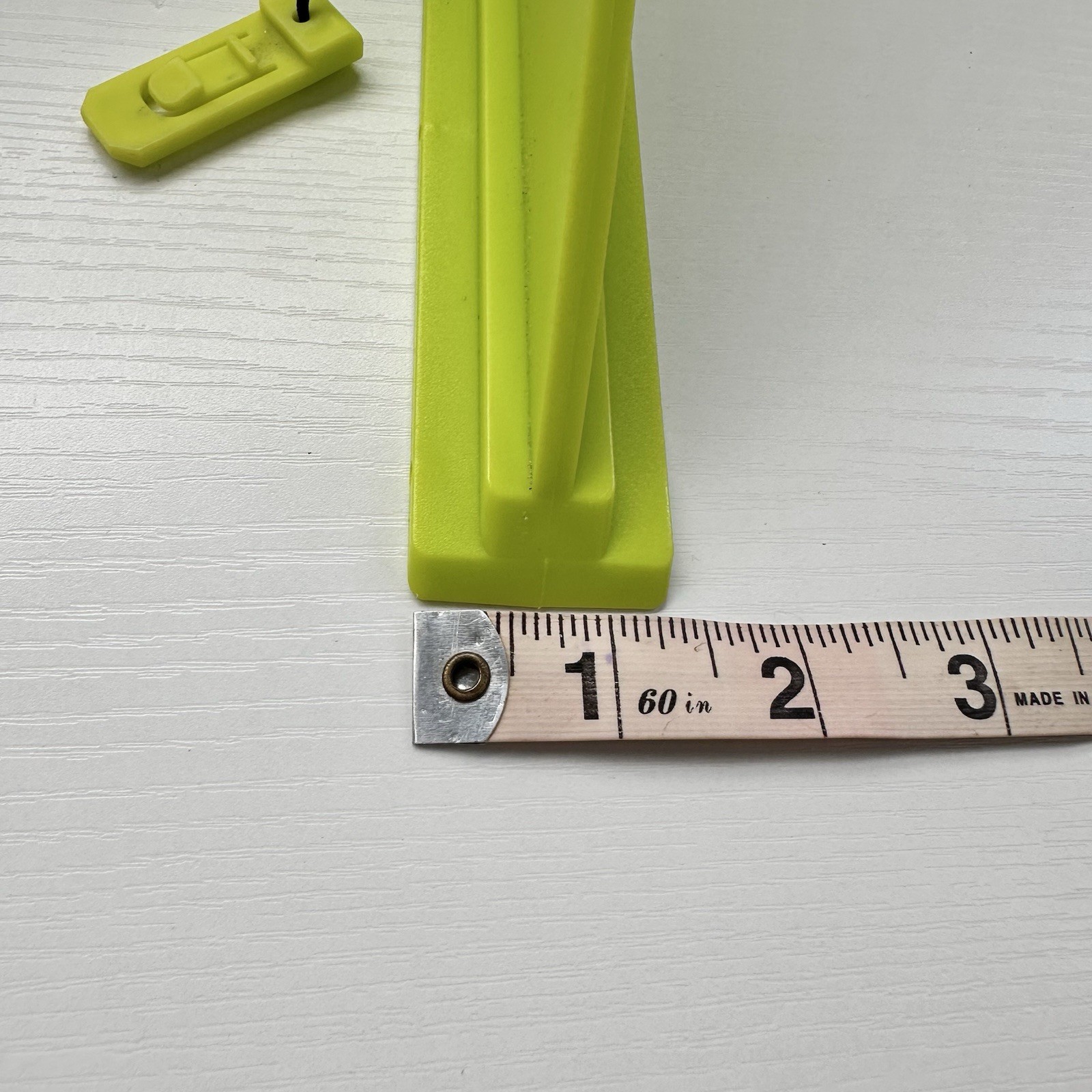 Body Glove Neon Yellow-Green Removable Center Fin for Inflatable SUP Paddleboard