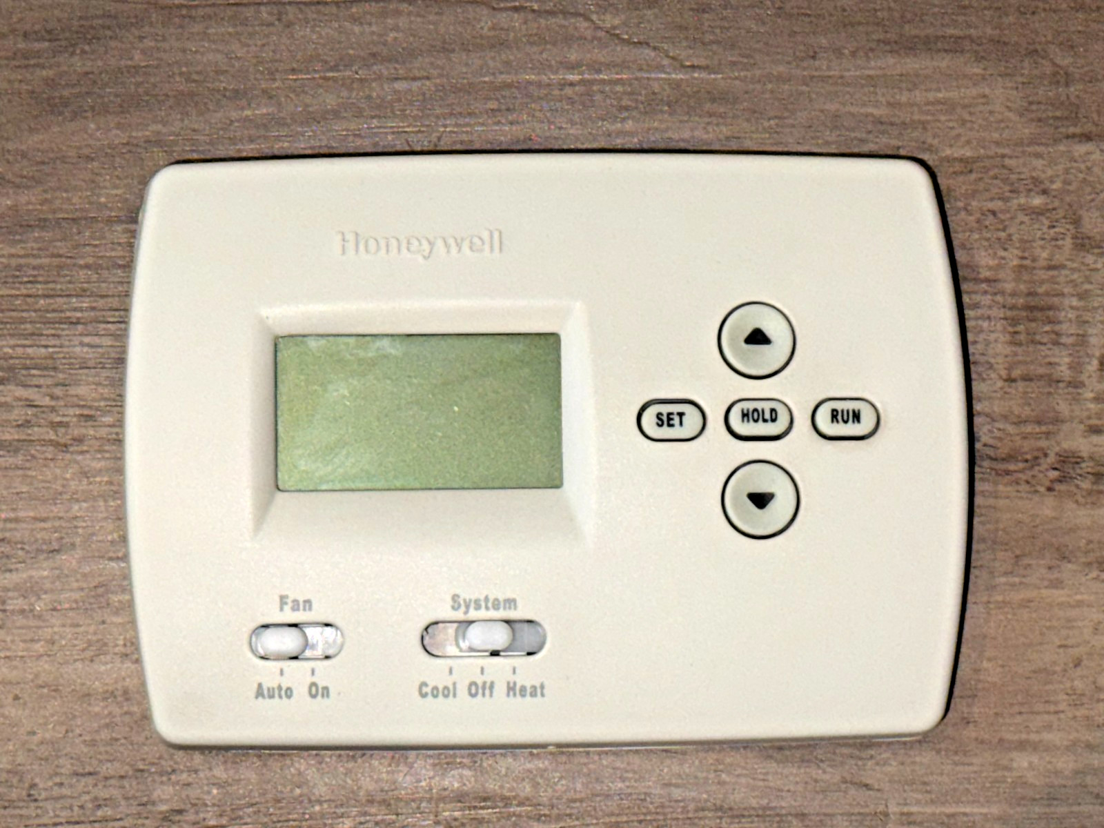 Honeywell PRO 4000 TH4110D1007 Programmable Thermostat Tested Used