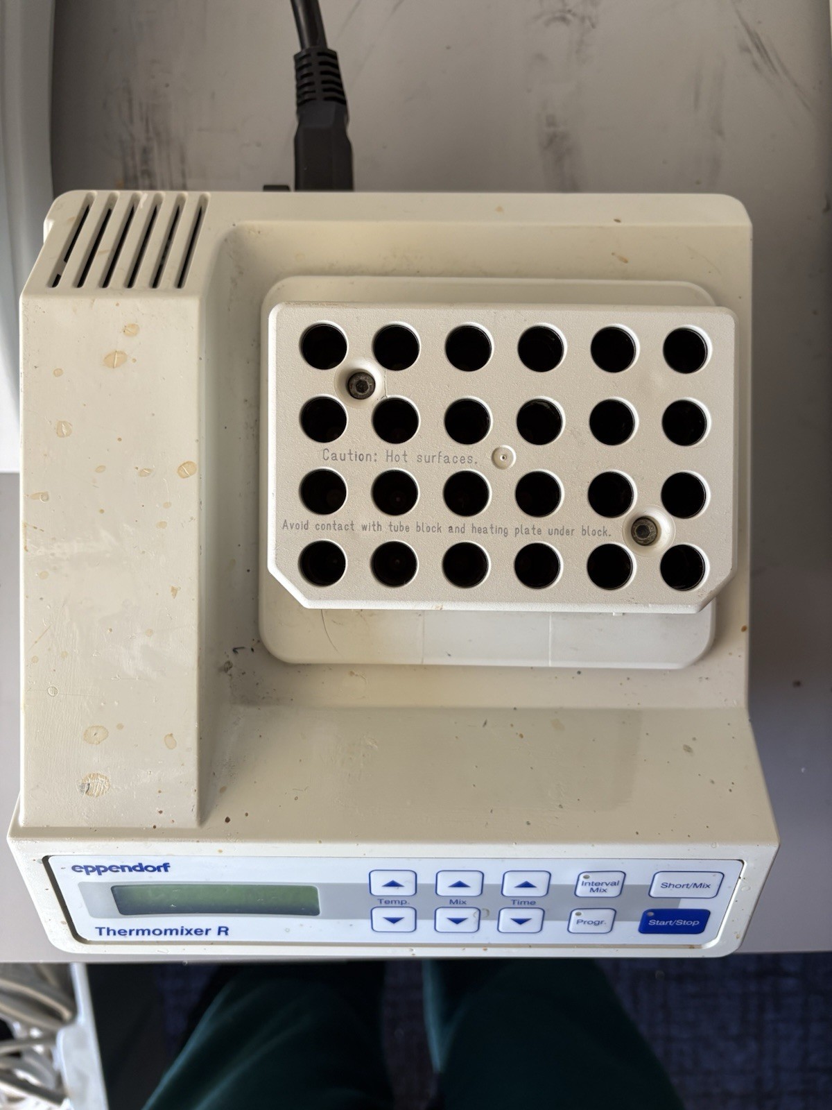 Eppendorf Thermomixer R Incubator Shaker Mixer 1.5 mL Block 5355