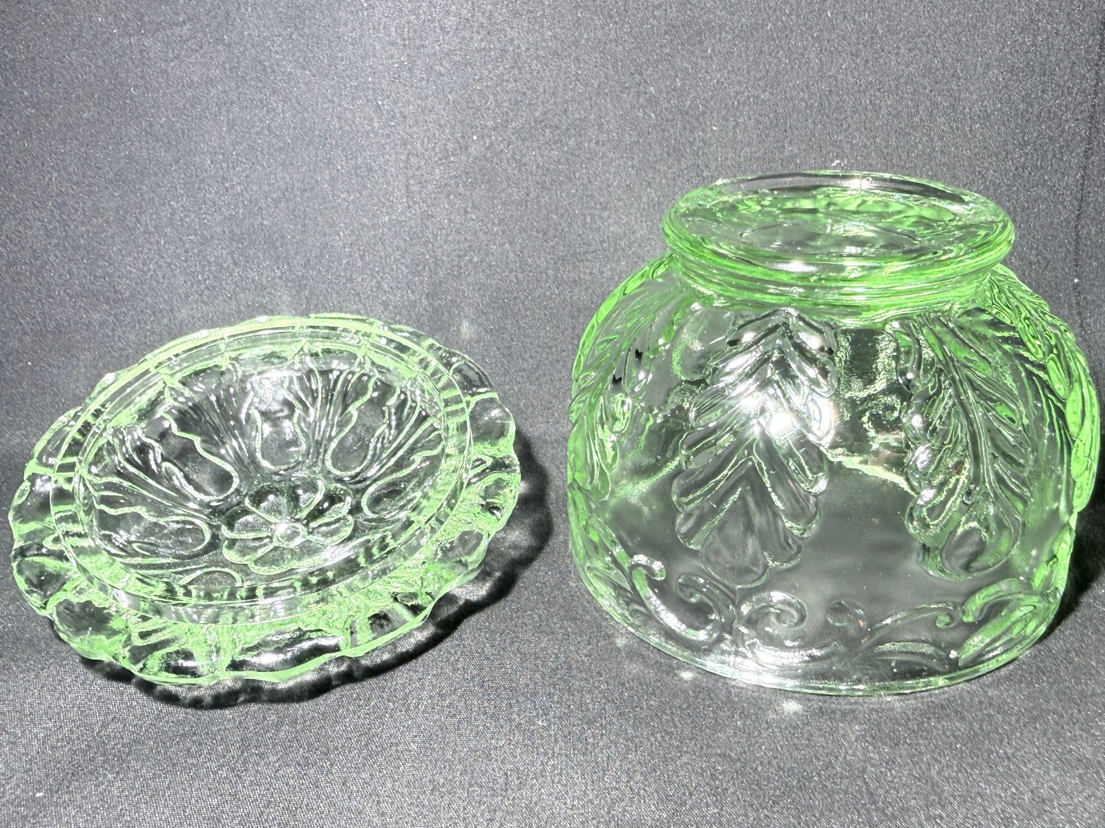 Green Vaseline Uranium glass covered candy dish coffee sugar jar bowl / selenium