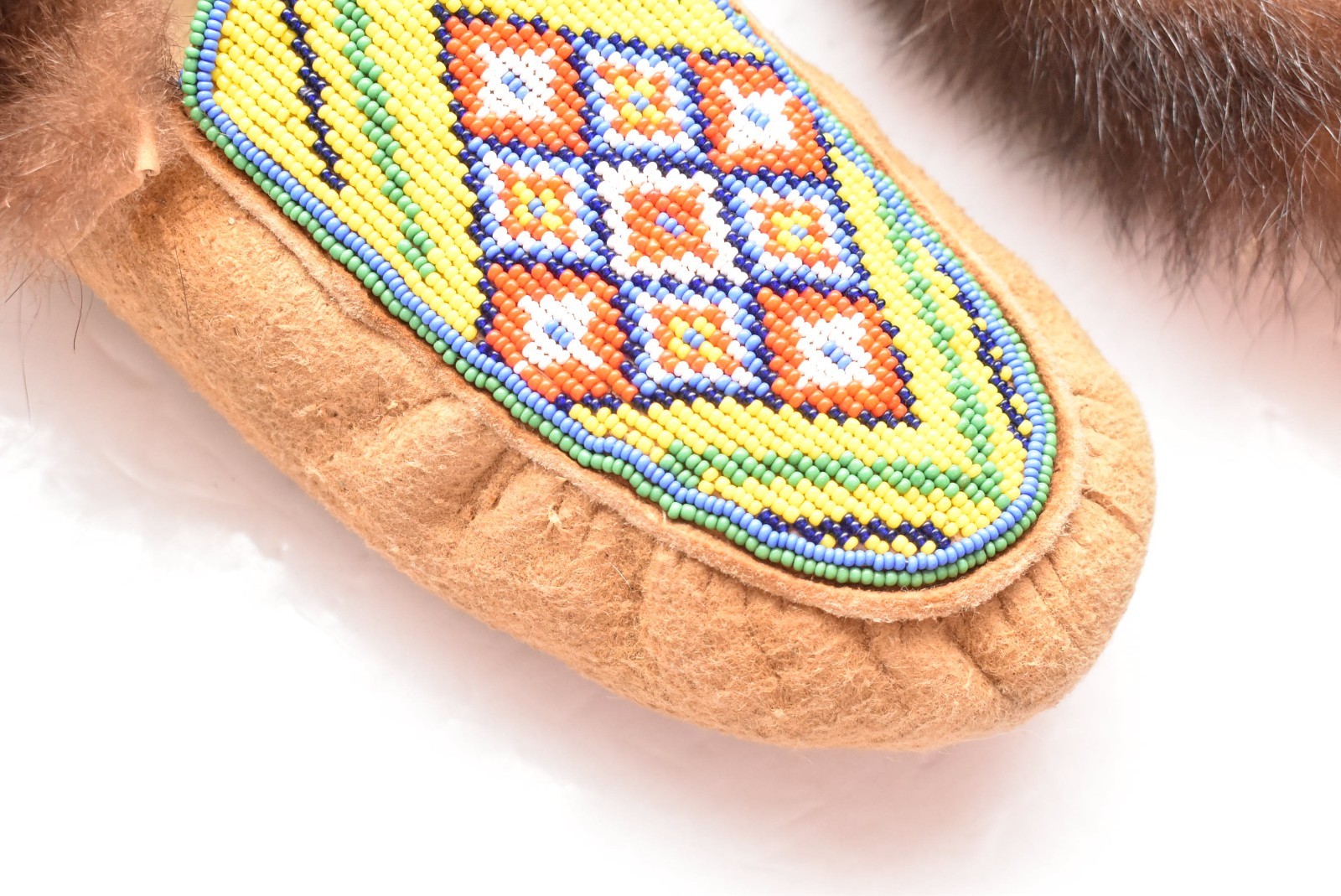 VINTAGE CREE INDIAN GEOMETRICAL BEADED MOCCASINS NATIVE AMERICAN 11"