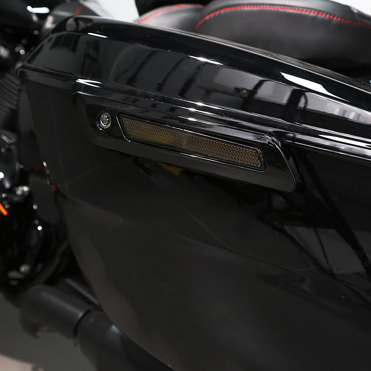 Black Hard Saddlebag Latch Cover&Smoke Reflectors For Harley Touring 2024 25 26