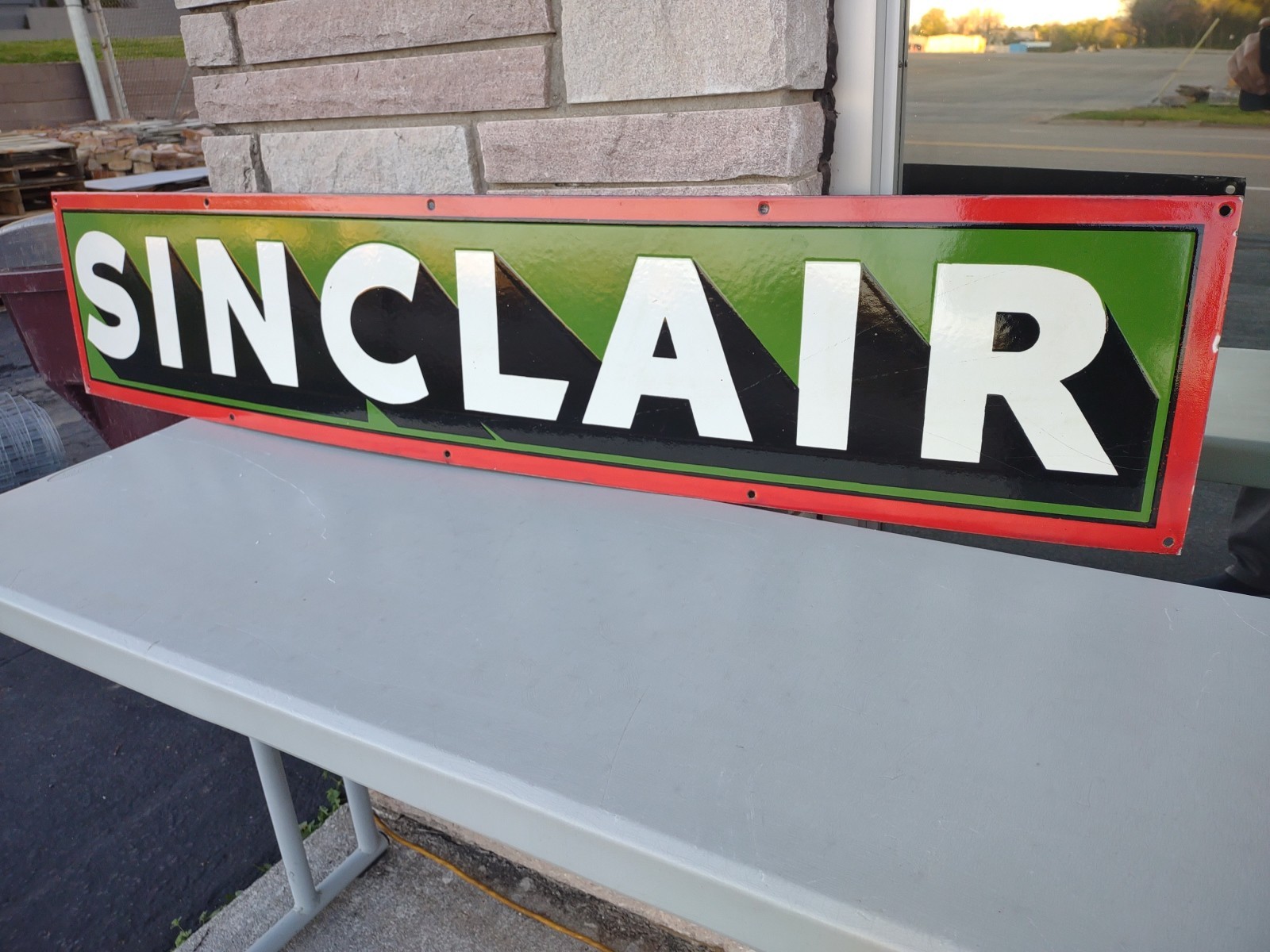 VINTAGE RARE LARGE SINCLAIR GASOLINE) 1-PIECE PORCELAIN DEALER SIGN (6FT LONG)