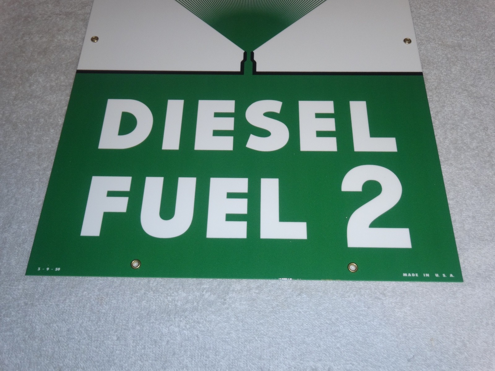 VINTAGE TEXACO DIESEL FUEL 2 GREEN SPRAYER 18" PORCELAIN METAL GASOLINE OIL SIGN