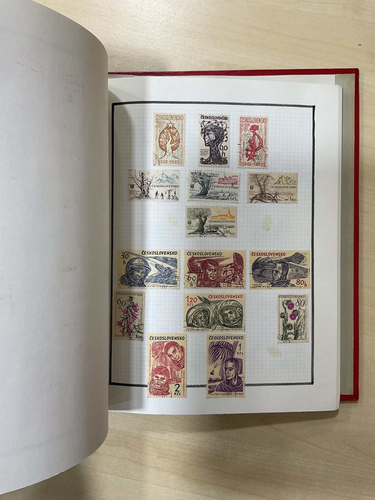 Czechoslovakia stamps. 1918 - 2000s, 2 Albums. 3.8kg. G/105