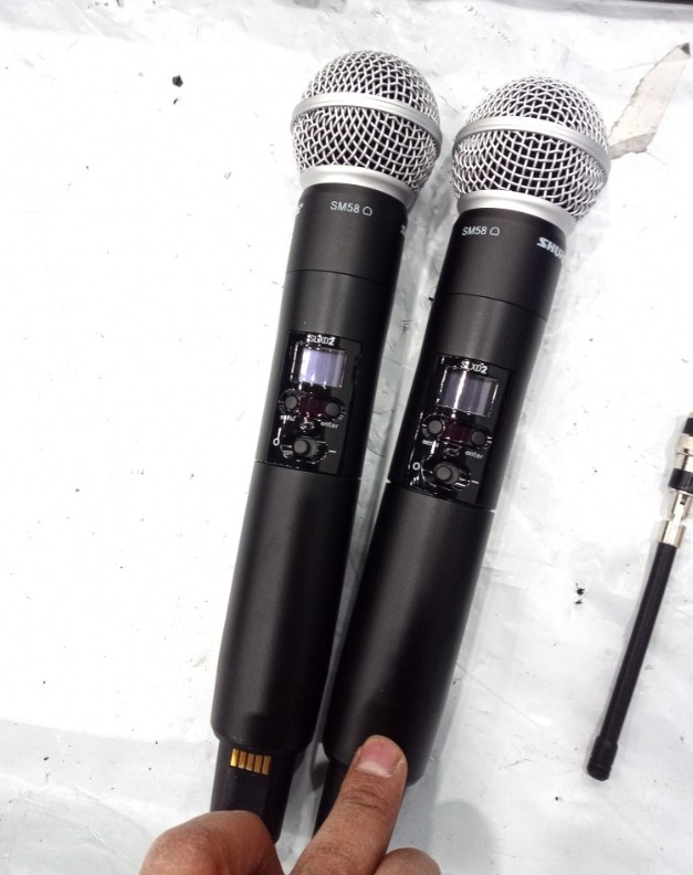 Used SLXD24D/SM58 Dual Handheld Wireless Microphone System