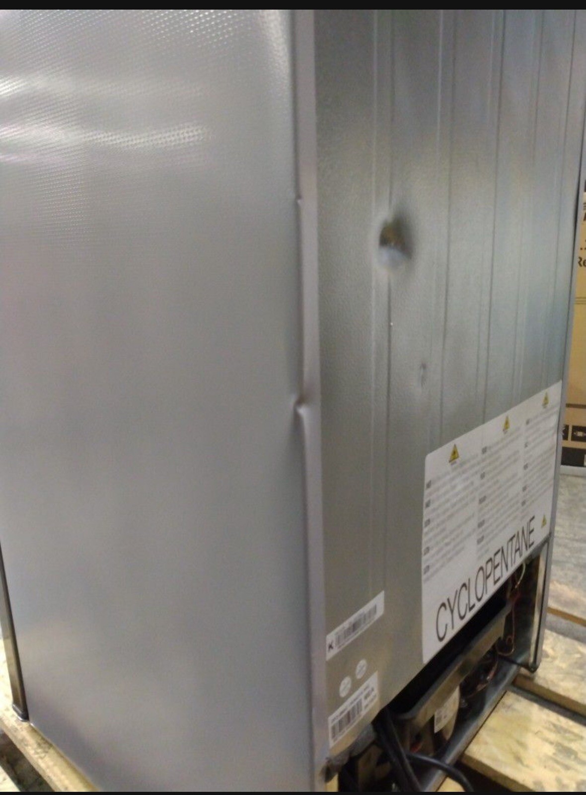 IMPECCA 7.4 Cu. Refrigerator, Top Mount Freezer 21.6"W, small Apartment, Office