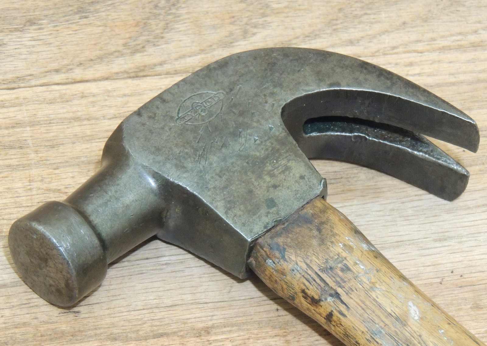 24? oz. BUHL SONS TYROD CLAW HAMMER w/ORIGINAL HANDLE-ANTIQUE HAND TOOL
