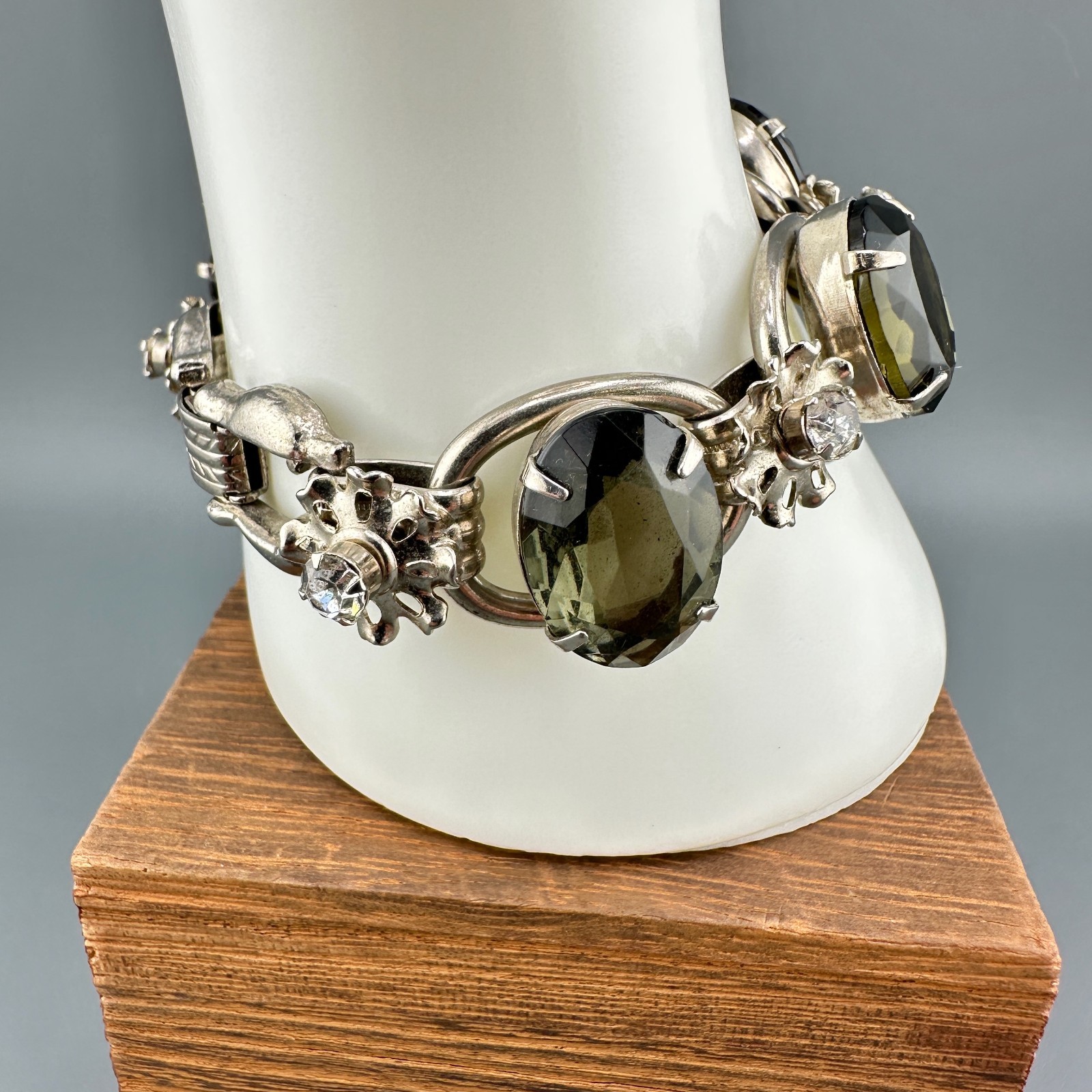 Vintage D&E Juliana Bracelet Gray Oval Stones Silver Tone Metal Flowers Verified