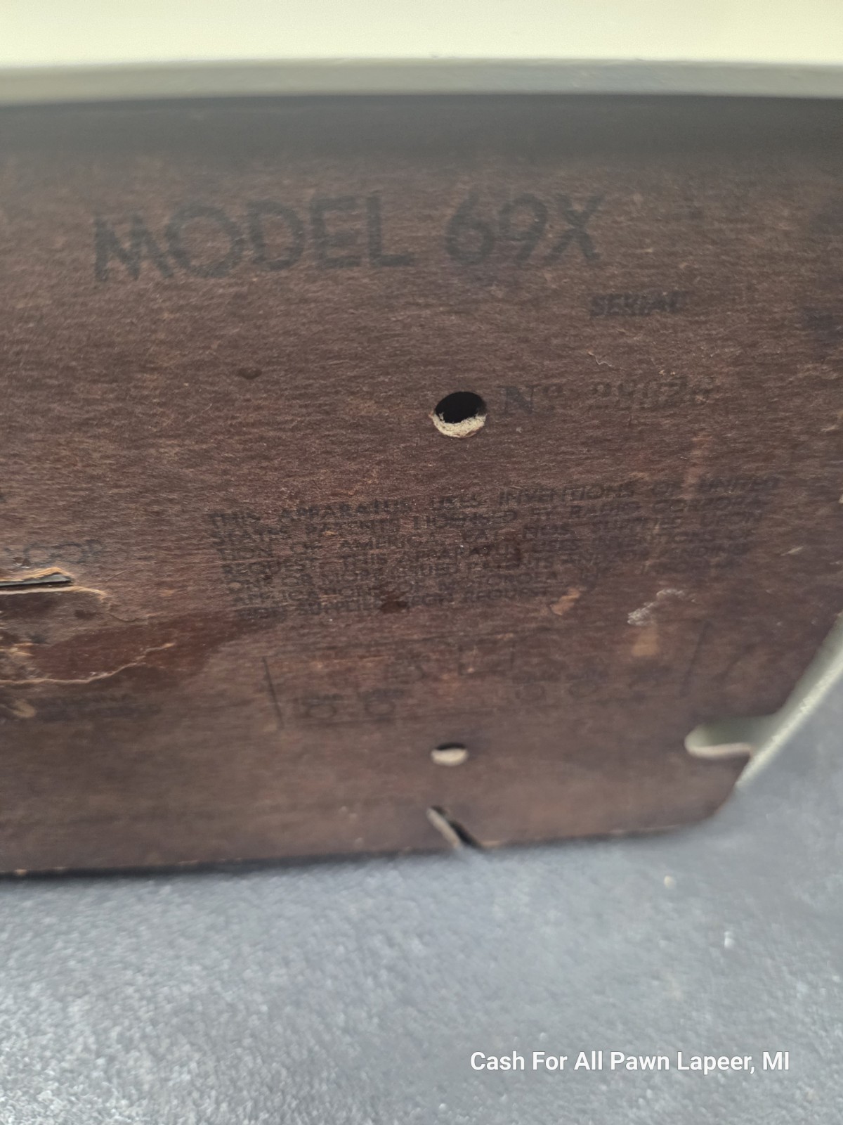 Vintage Motorola 69X “TORPEDO” Tube Radio Mid Century 1950s Works art deco cream